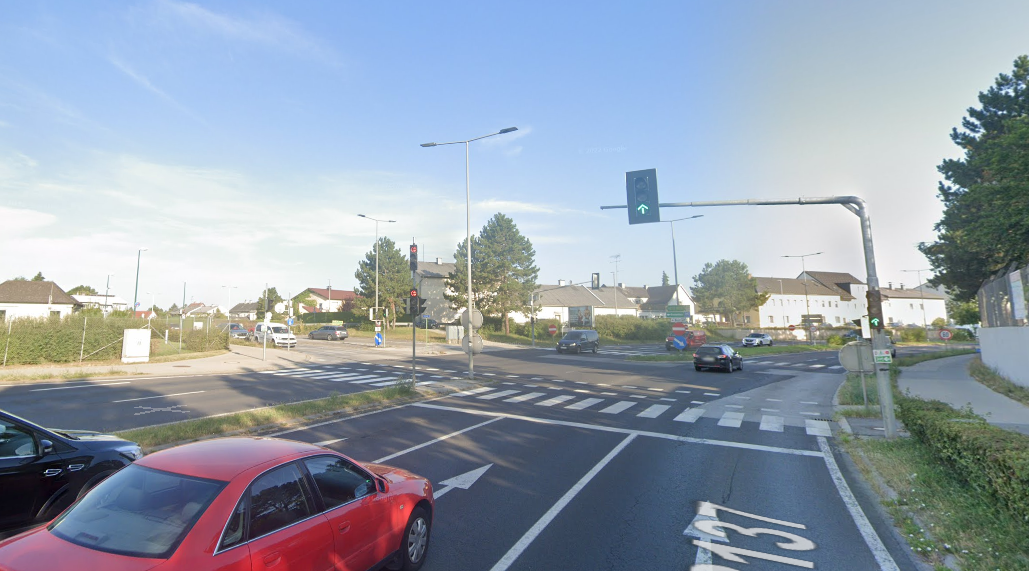 Der 57-Jährige krachte auf der B137 bei der Kreuzung mit der Römerstraße in den Wagen der 20-Jährigen.