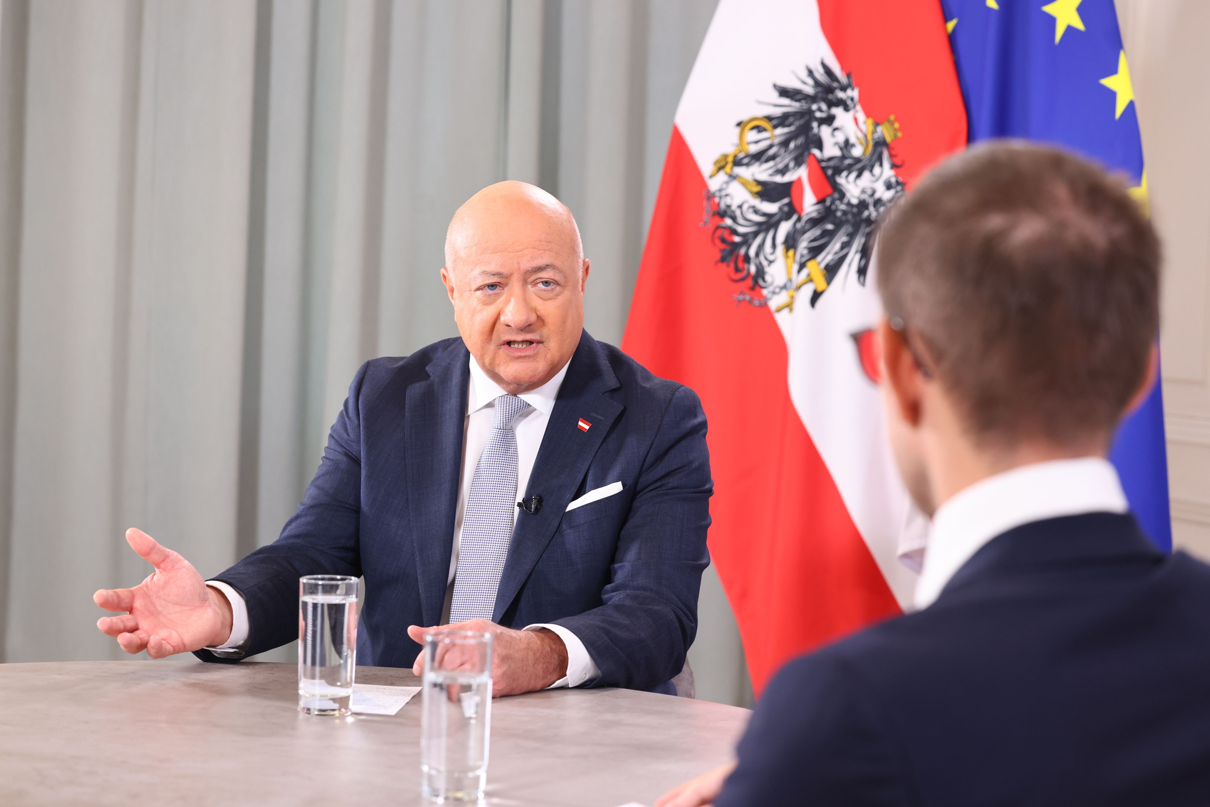 Stocker sagt im <em>