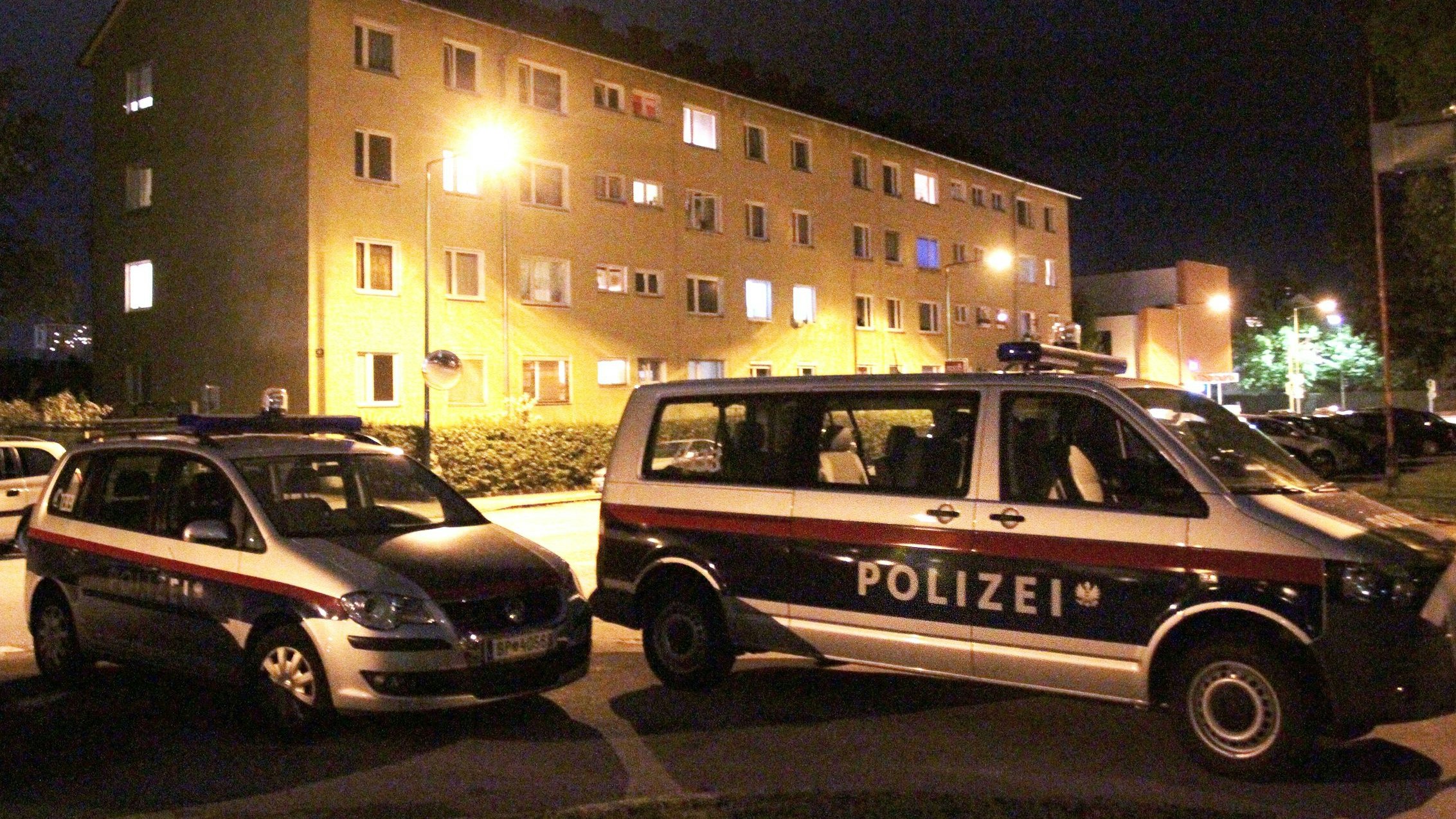 Heute.at - Nachbarn hören Geräusche und rufen sofort die Polizei