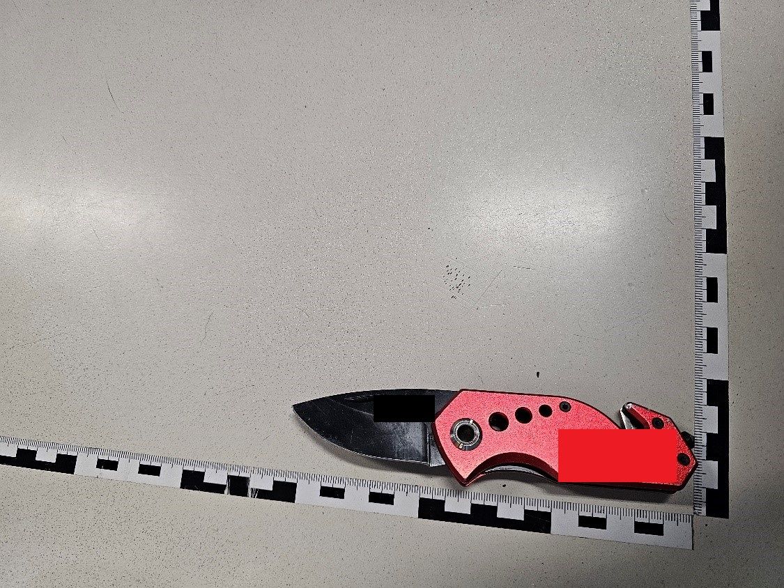 Dieses Messer wurde bei der aggressiven Jugendlichen sichergestellt.