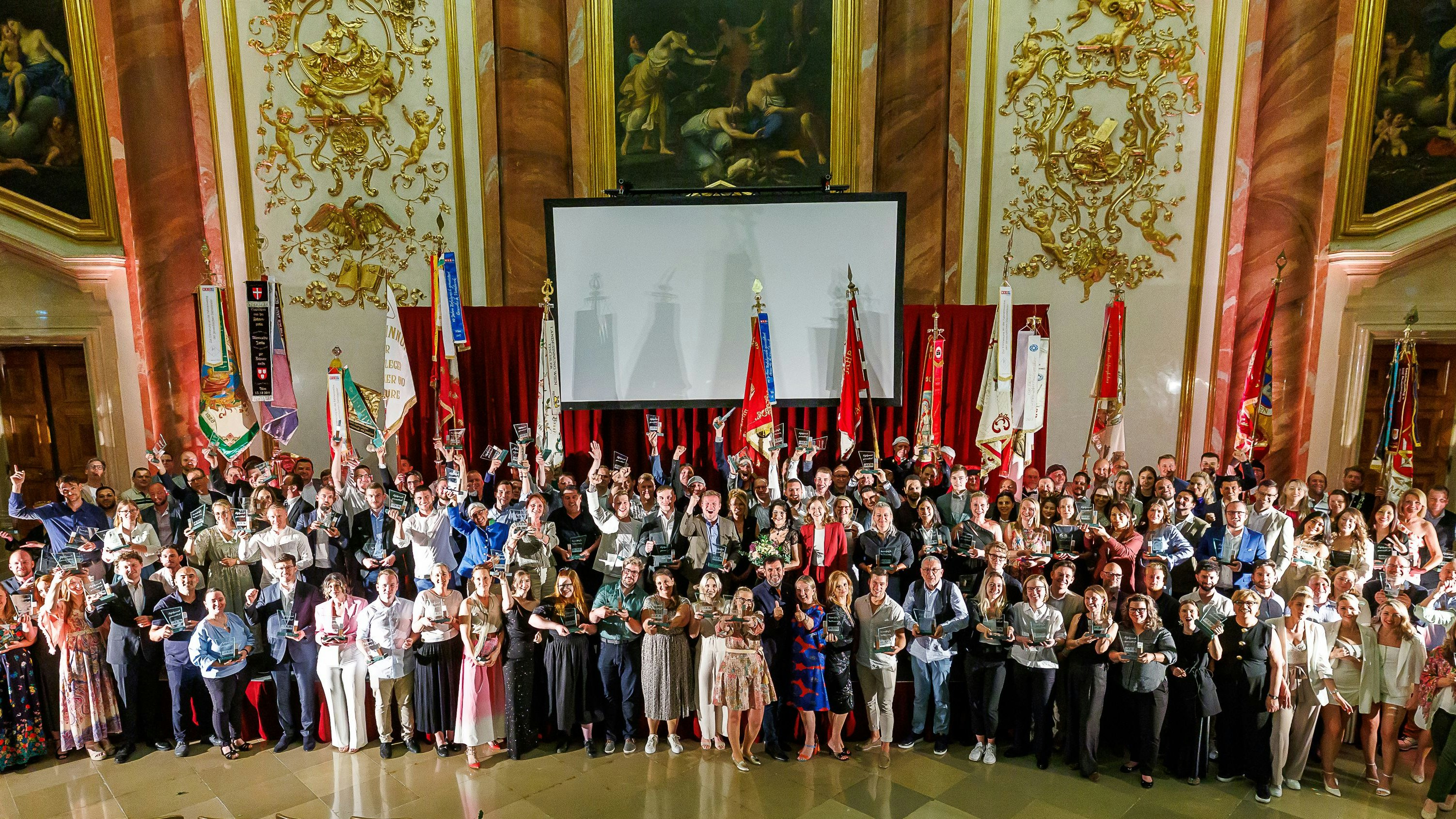 Heute.at - 388 frisch gebackene Wiener Meister auf einem Foto