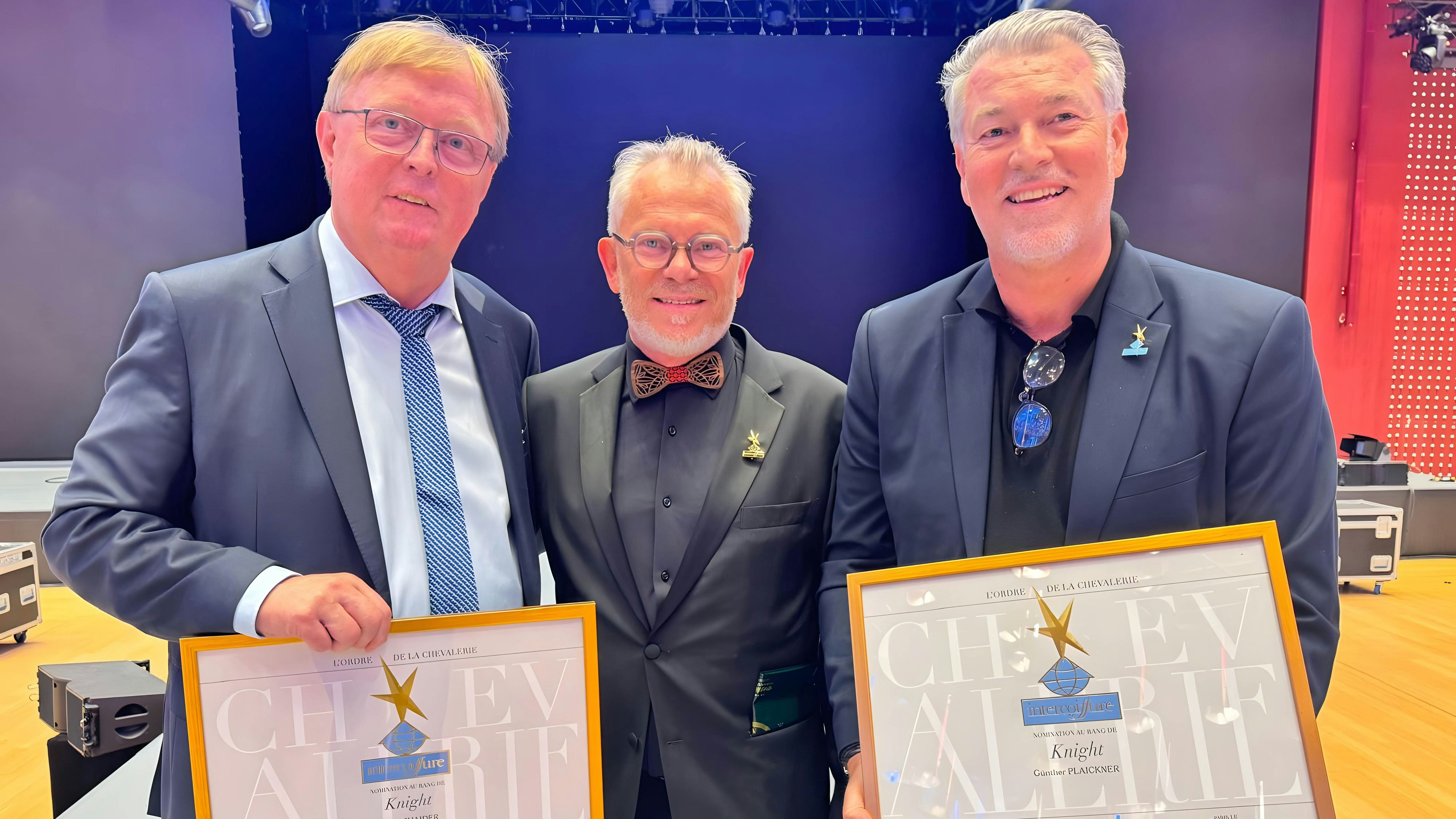 Peter Schaider und Peter Günther Plaickner mit ihrem "Knight"-Titel. 