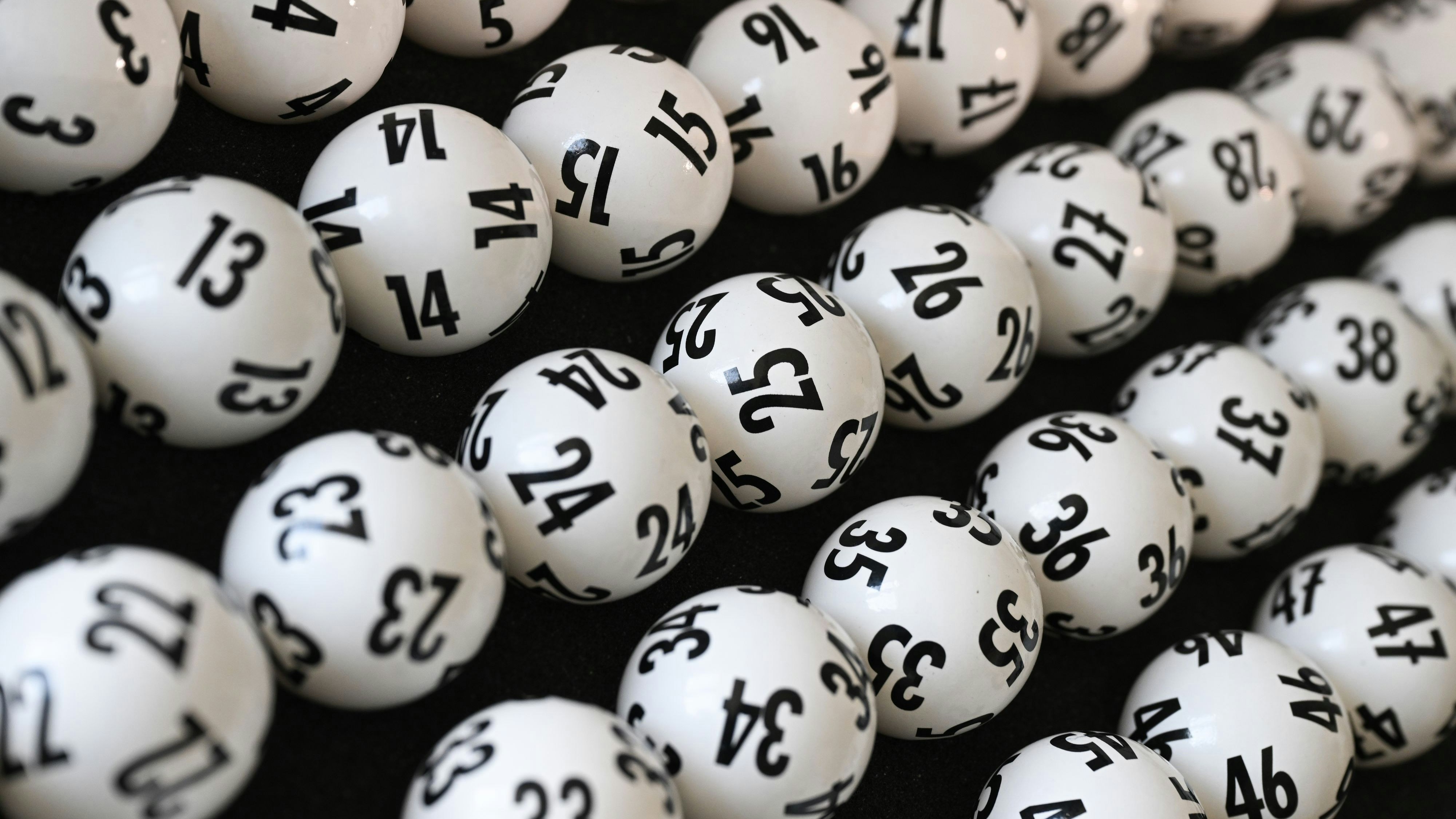 Heute.at - Freundin flieht mit fünf Millionen Dollar Gewinn