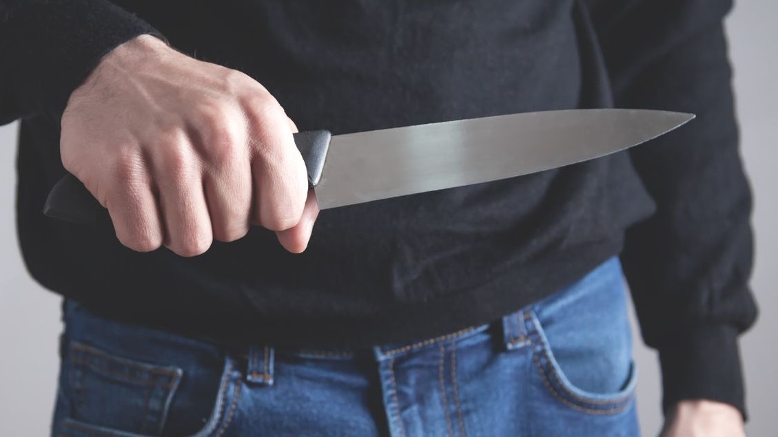 Der Jugendliche drohte mit einem Messer.