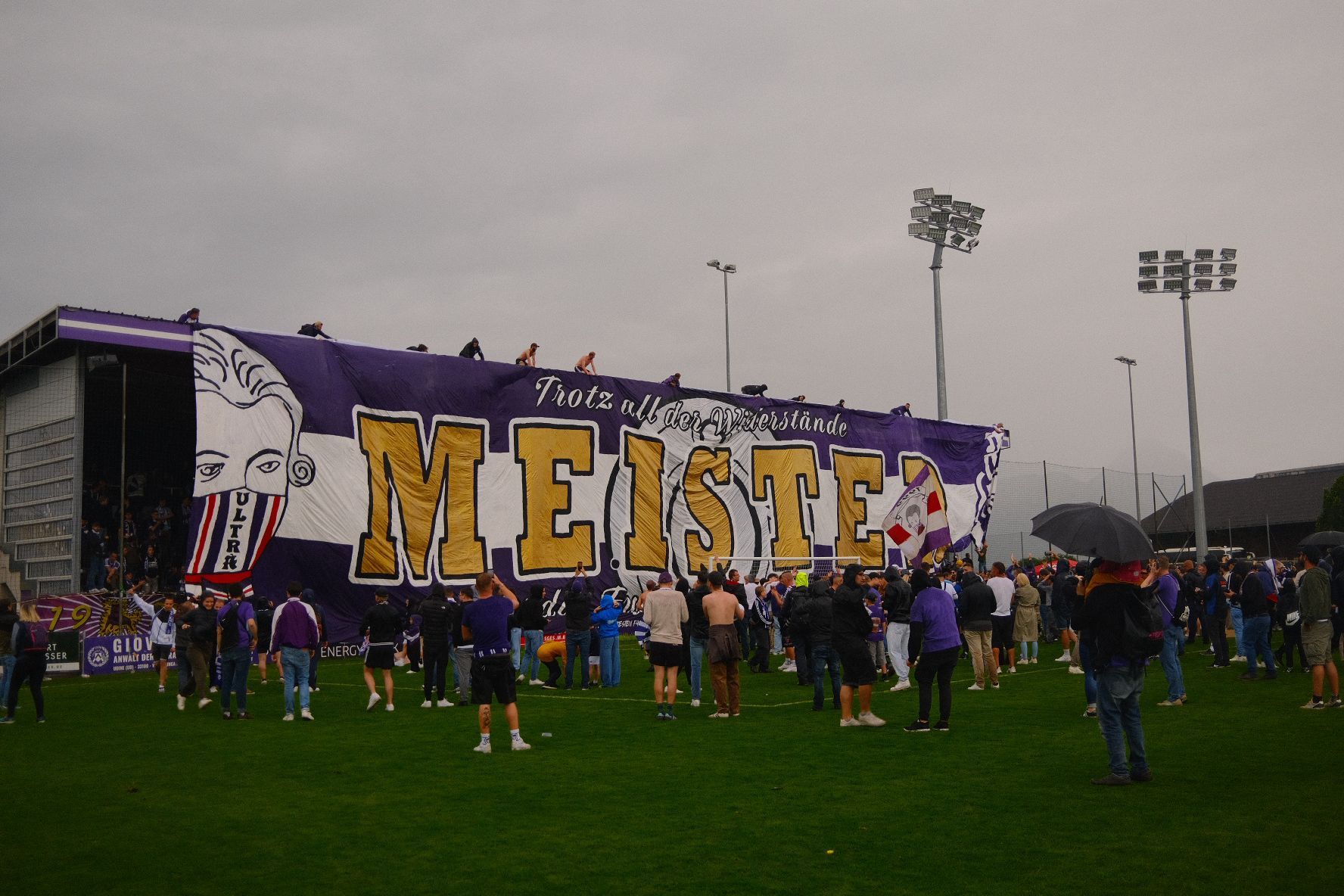Austria Salzburg steigt in die 2. Liga auf. 