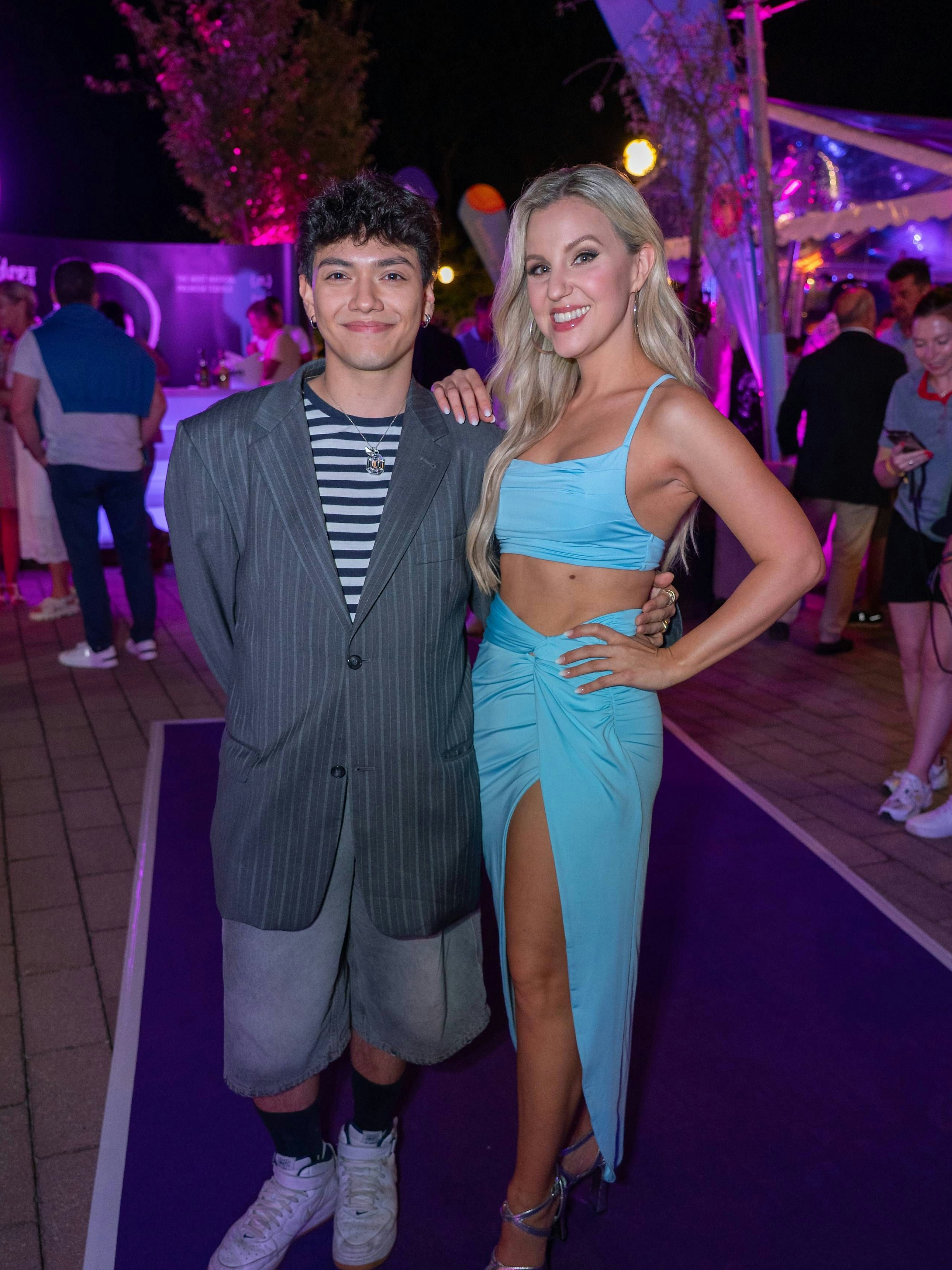 Bereits am Freitag stieg die "Seitenblicke"-Party am Neusiedlersee. JJ feierte dort mit der Sängerin Natalie Holzner.