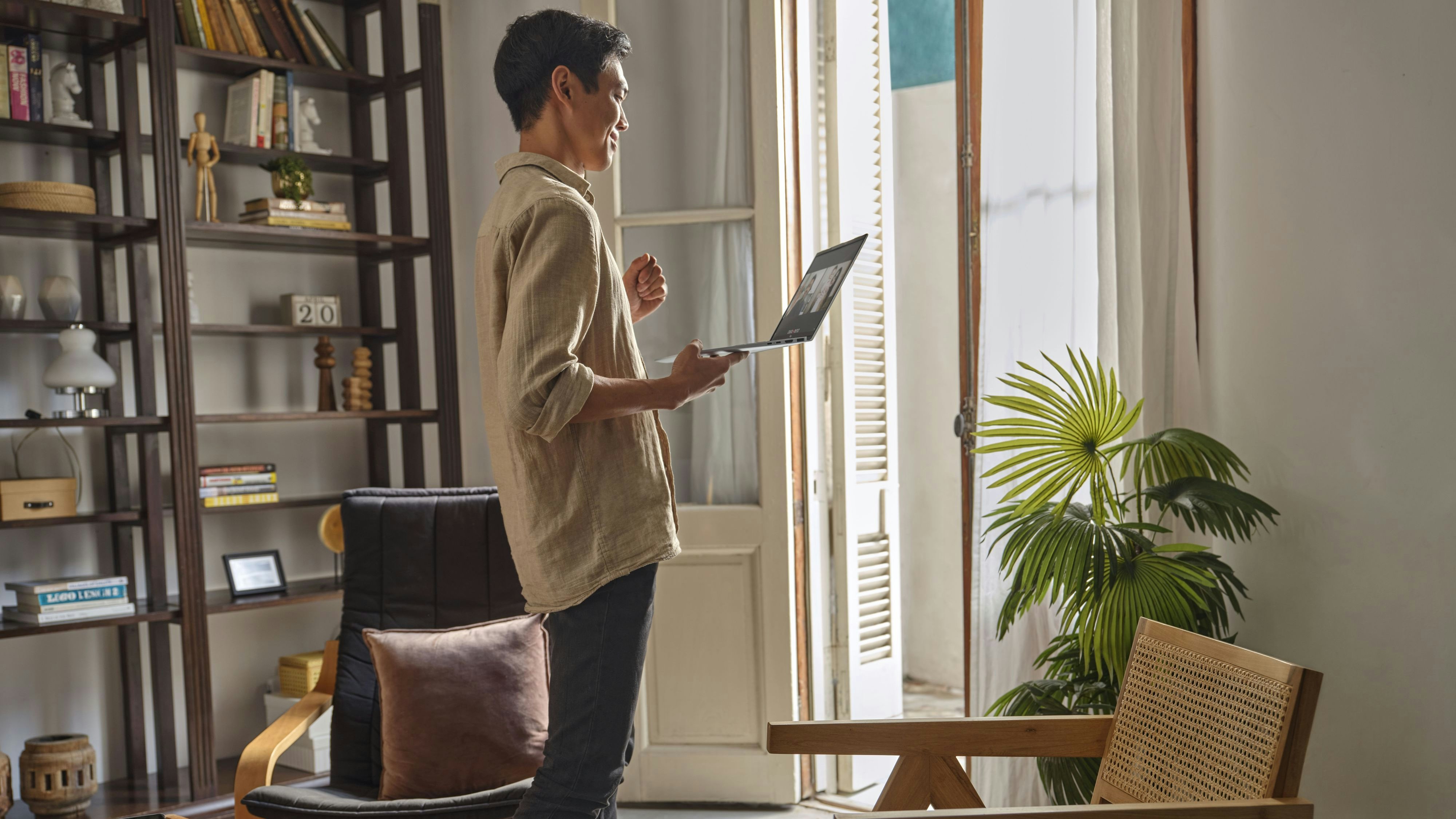 Die neue HP OmniBook 5 Serie mit Snapdragon besteht aus einer Reihe KI-gestützter Notebooks für Studierende und Familien.