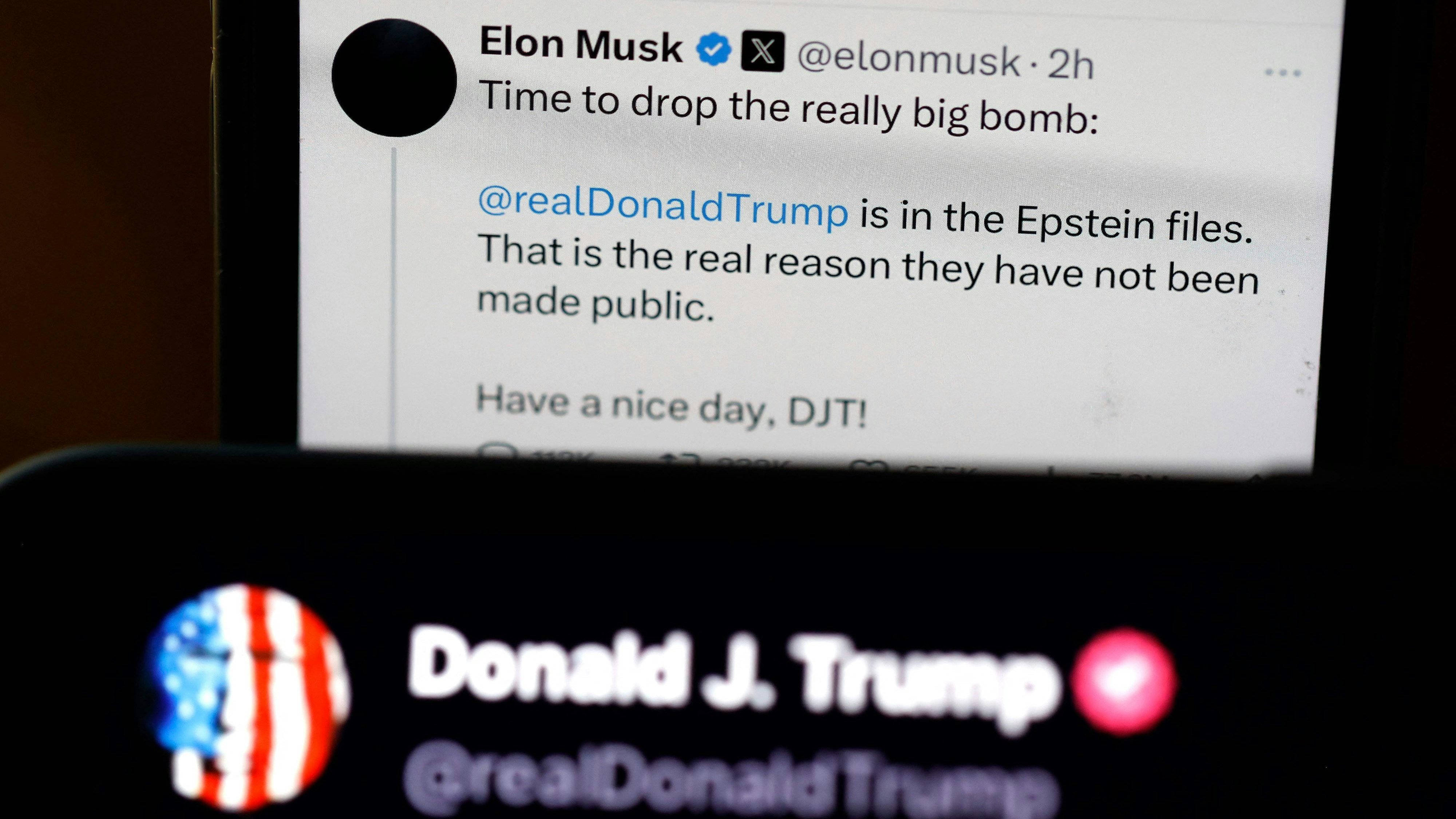 "Zeit, die Bombe platzen zu lassen", schrieb Musk. Inzwischen ist der Post gelöscht.