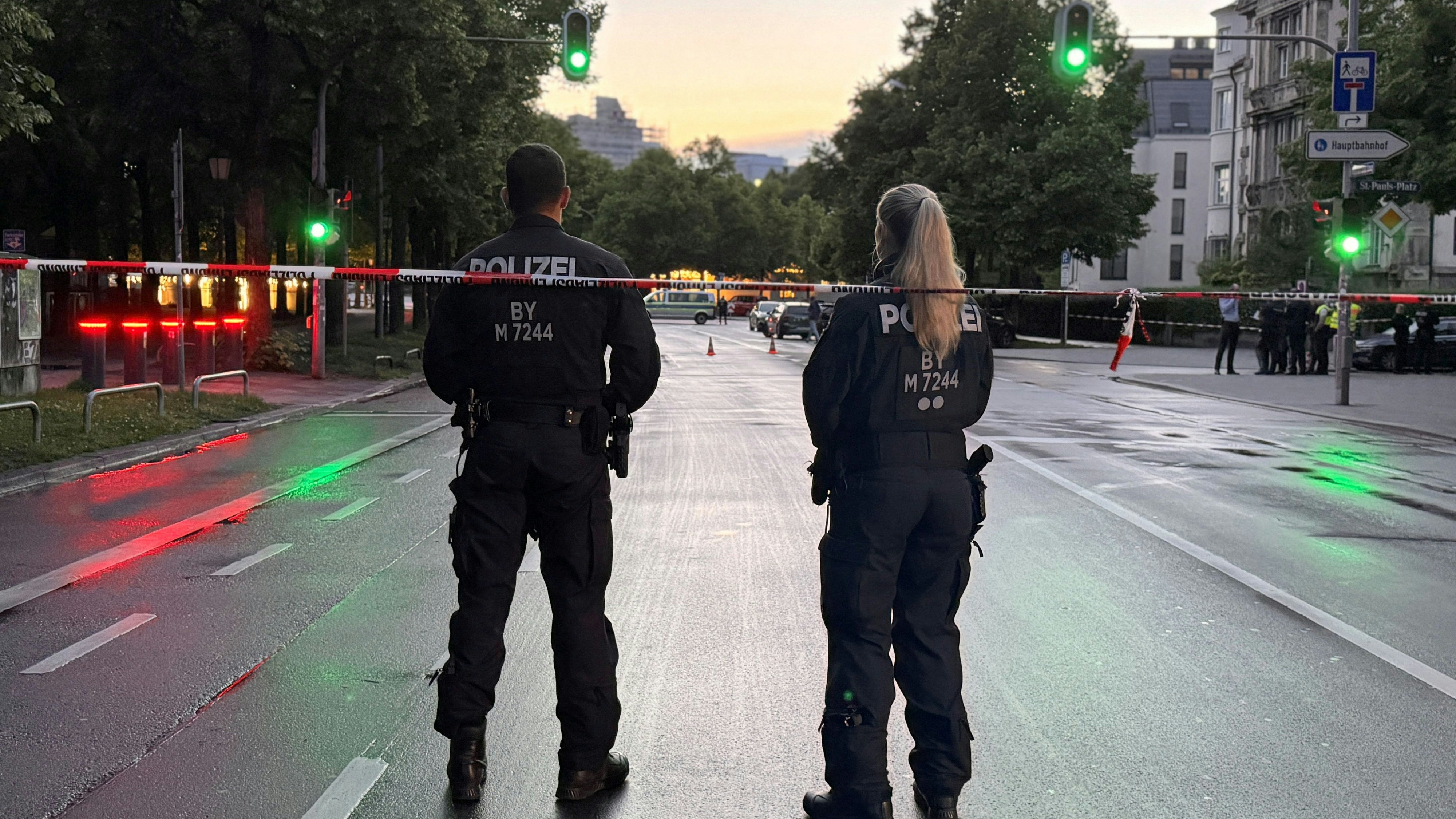 Heute.at - Angriff auf Passanten – Messer-Frau stirbt im Spital