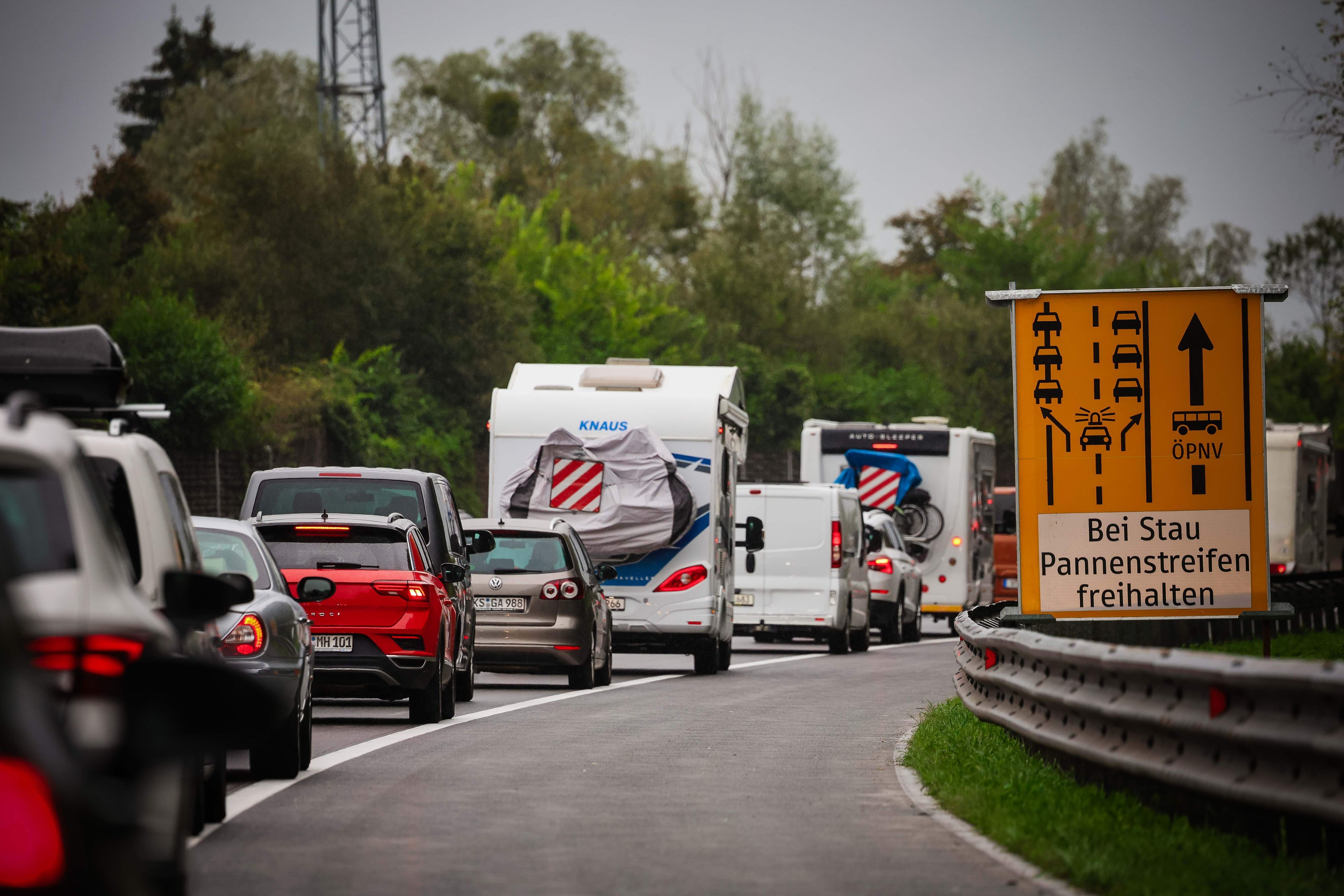Auch am Sonntag kommt es auf Österreichs Straßen zu langen Wartzeiten. (Symbolbild)