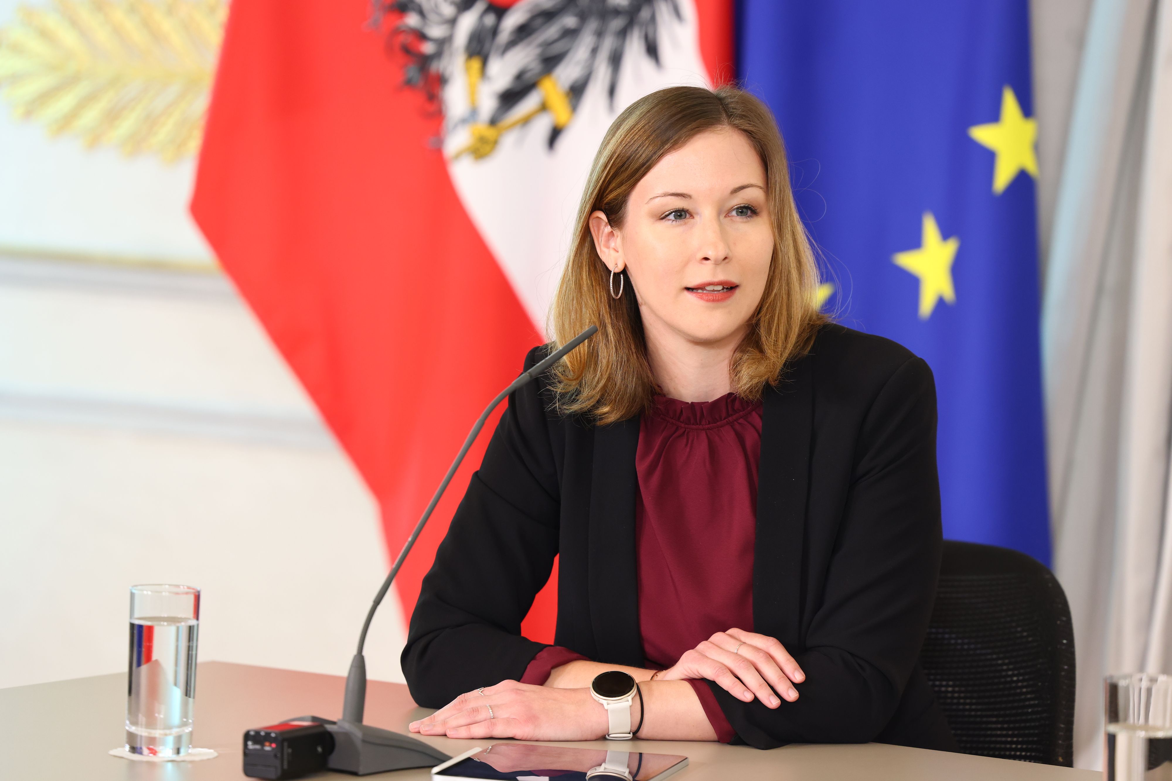 VP-Ministerin Claudia Plakolm hat sich verlobt.