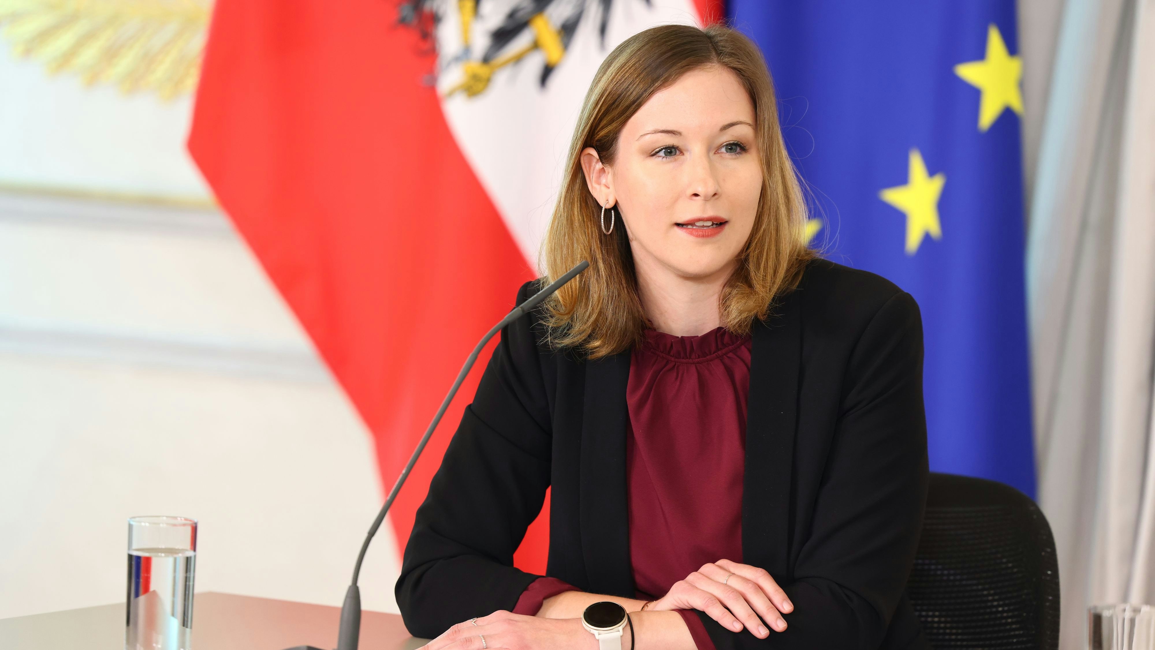 VP-Ministerin Claudia Plakolm präsentiert brisante Zahlen zur Situation von Kindern und Jugendlichen.