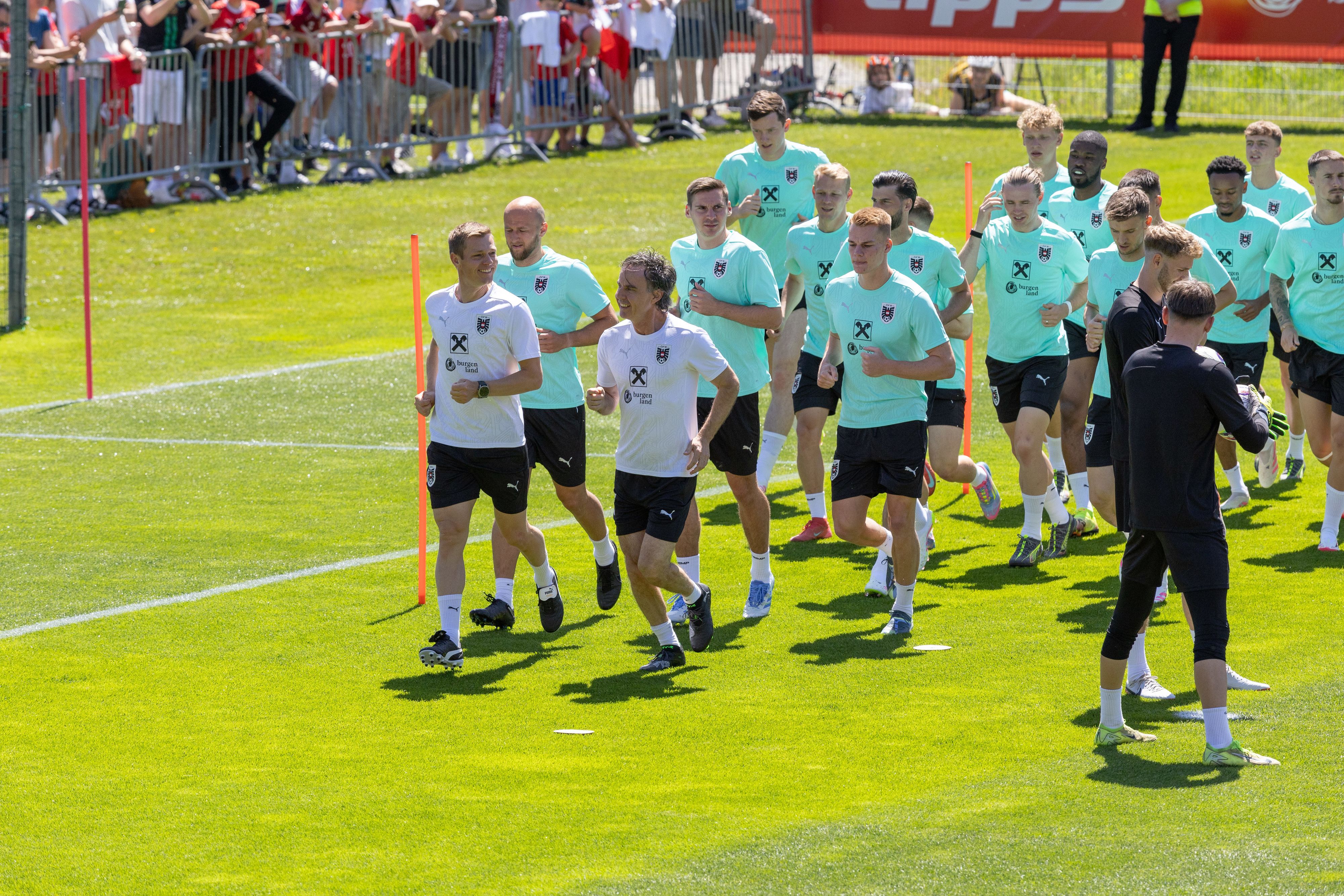 Trauner (l.) schmerzt die Achillessehne.