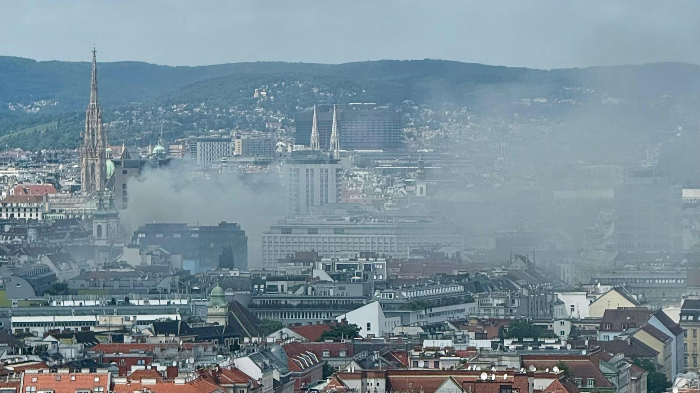 Heute.at - Videos zeigen gewaltiges Flammen-Inferno in Wien
