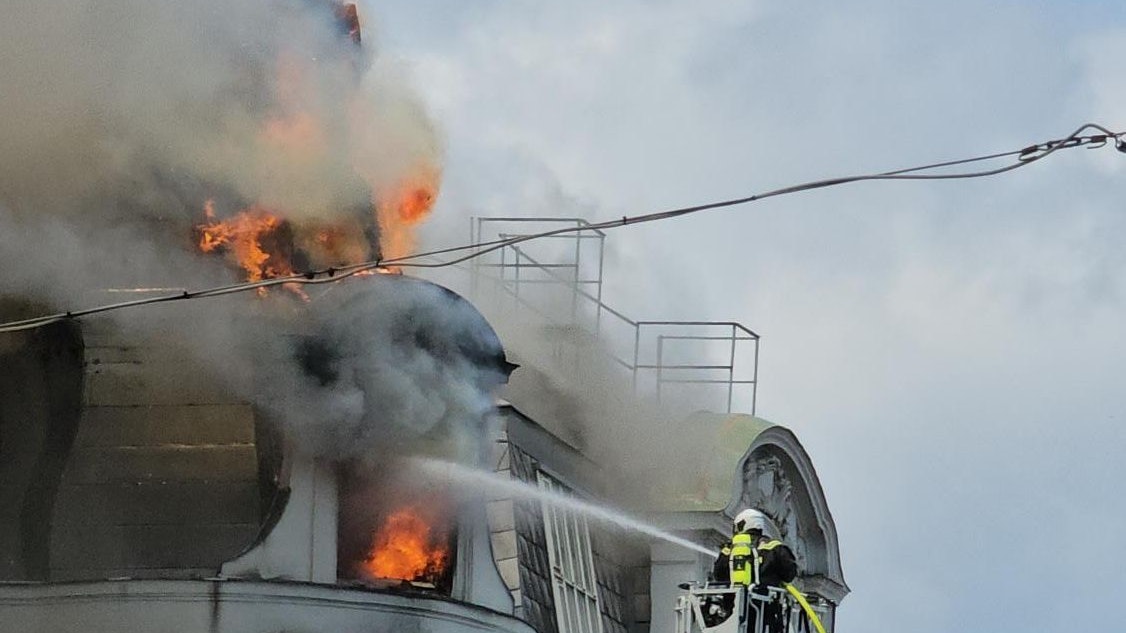 Heute.at - Großbrand in Wien – Bewohner stirbt bei Flammen-Inferno
