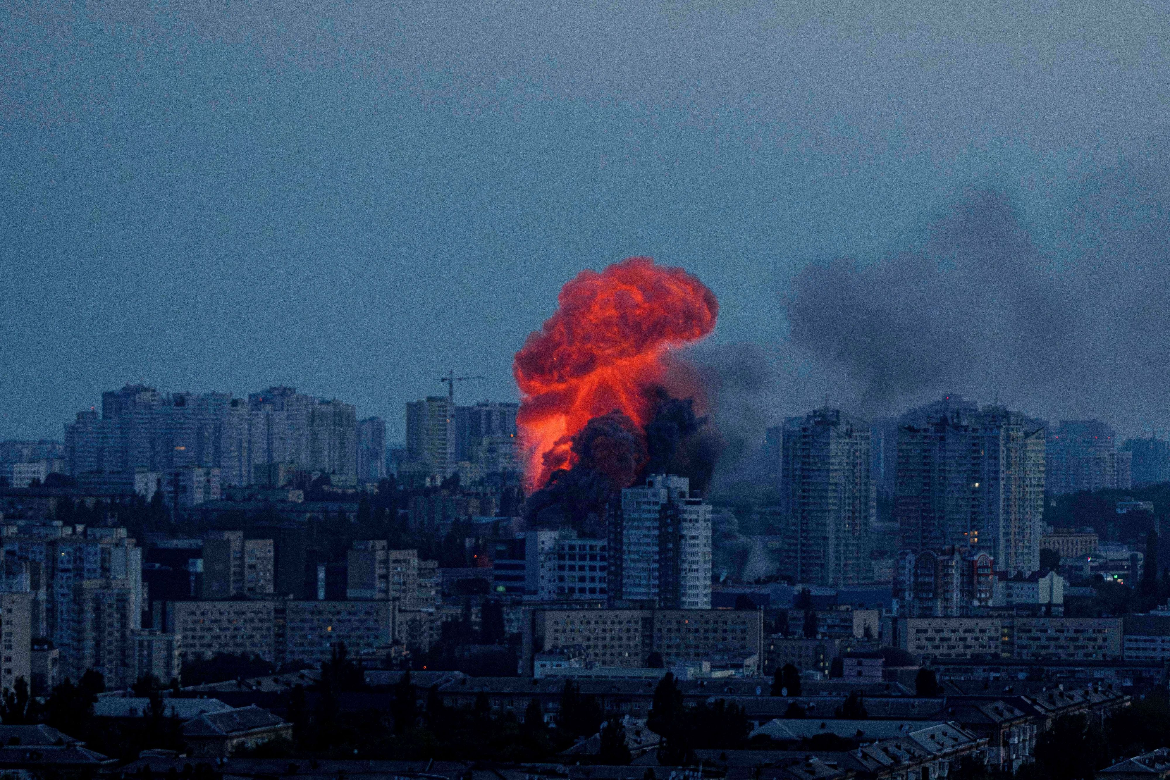 460 Drohnen sowie 19 Marschflugkörper seien abgefangen worden.