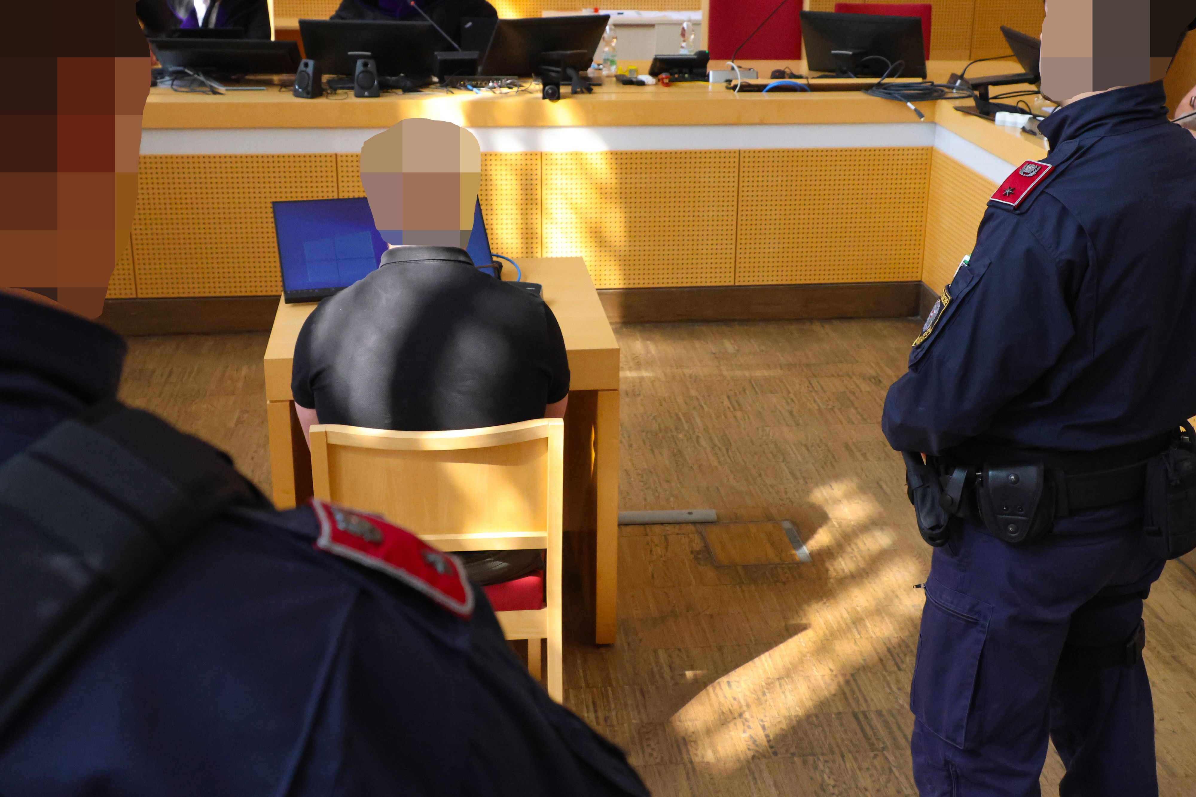 Der Angeklagte (27) musste sich am Dienstag am Landesgericht Wels verantworten.