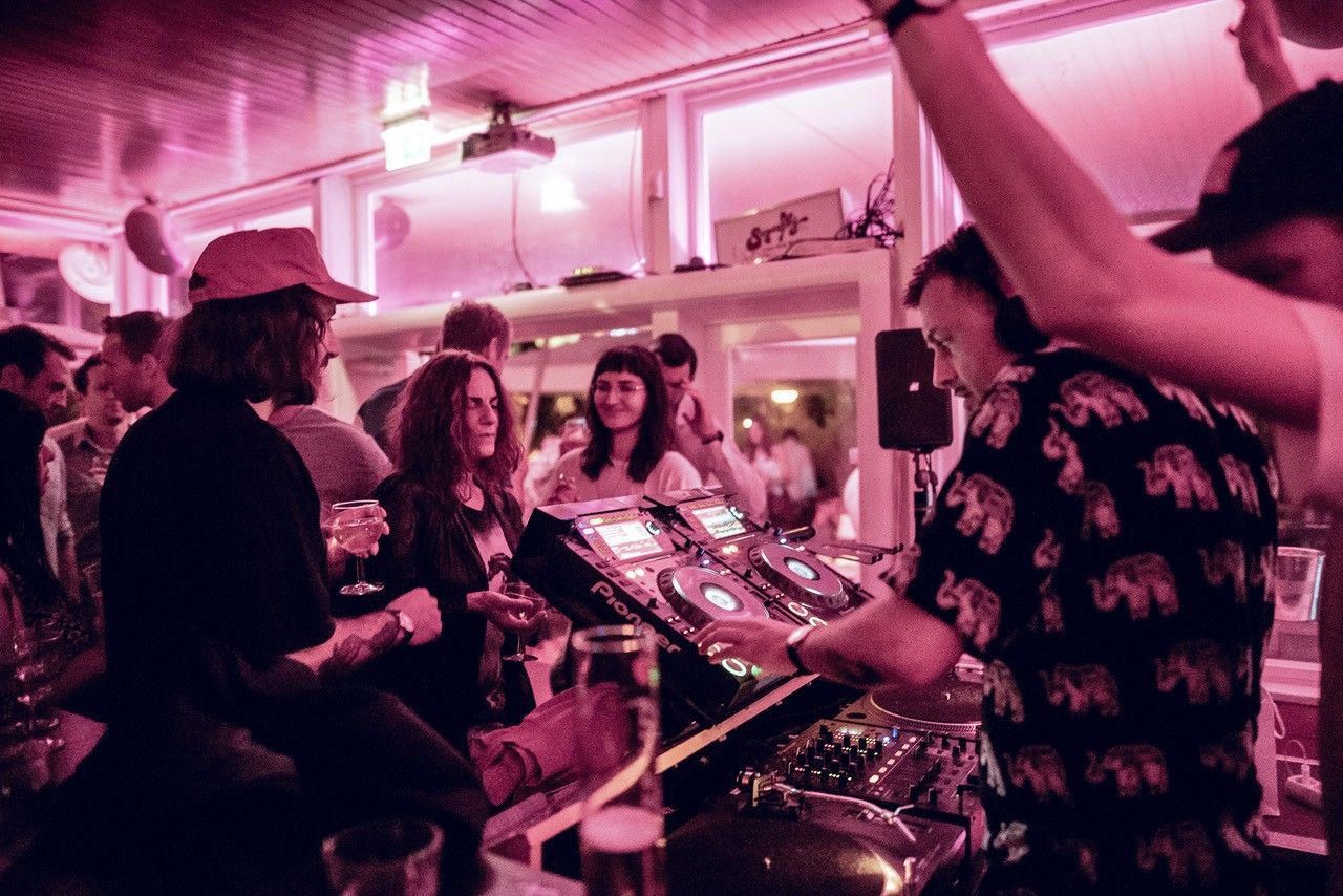 Ab 17:30 Uhr öfnet das Techno-Café dieses Jahr seine Türen.