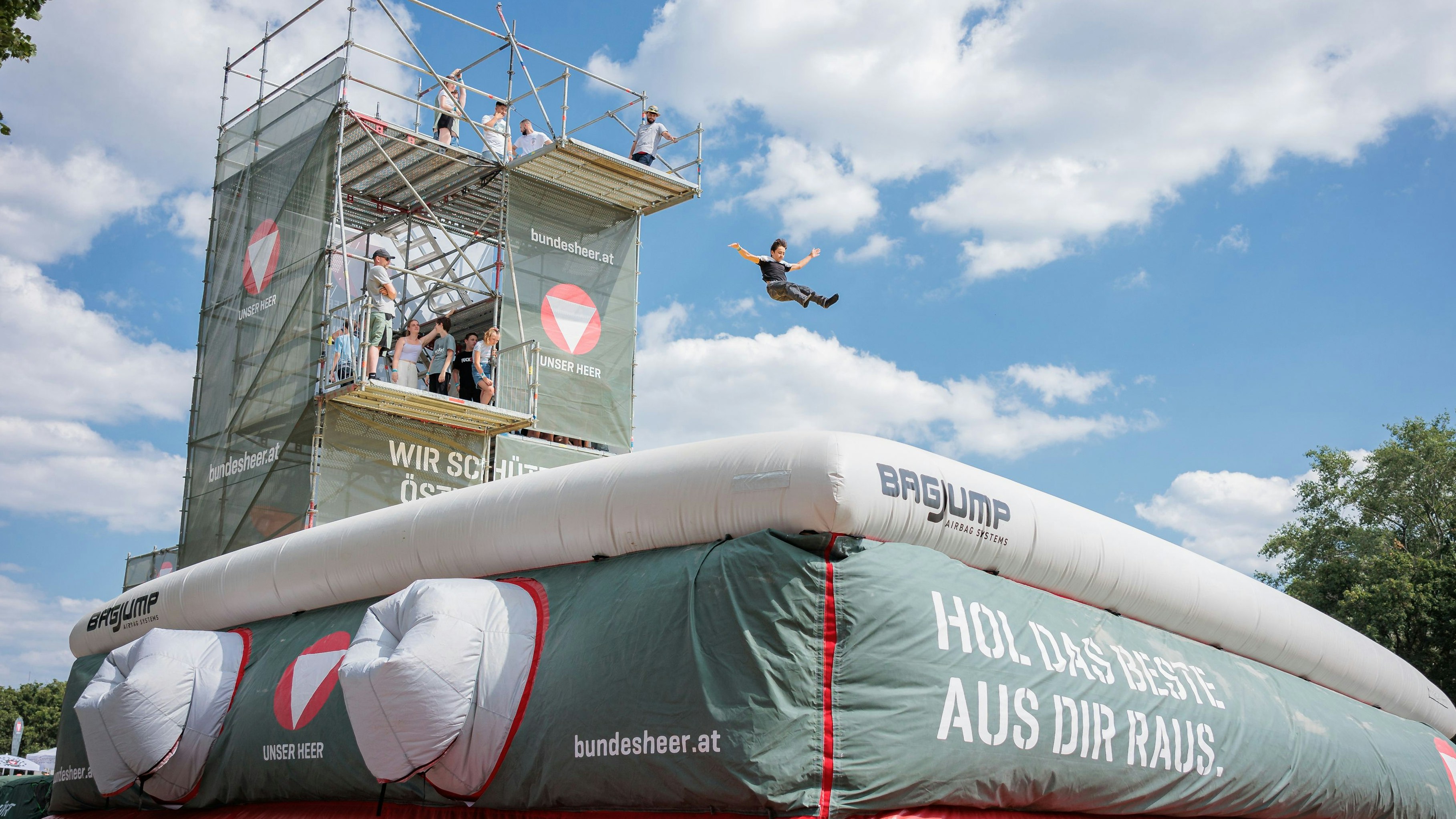 Heute.at - LKW-Challenge – Bundesheer-Power am Donauinselfest