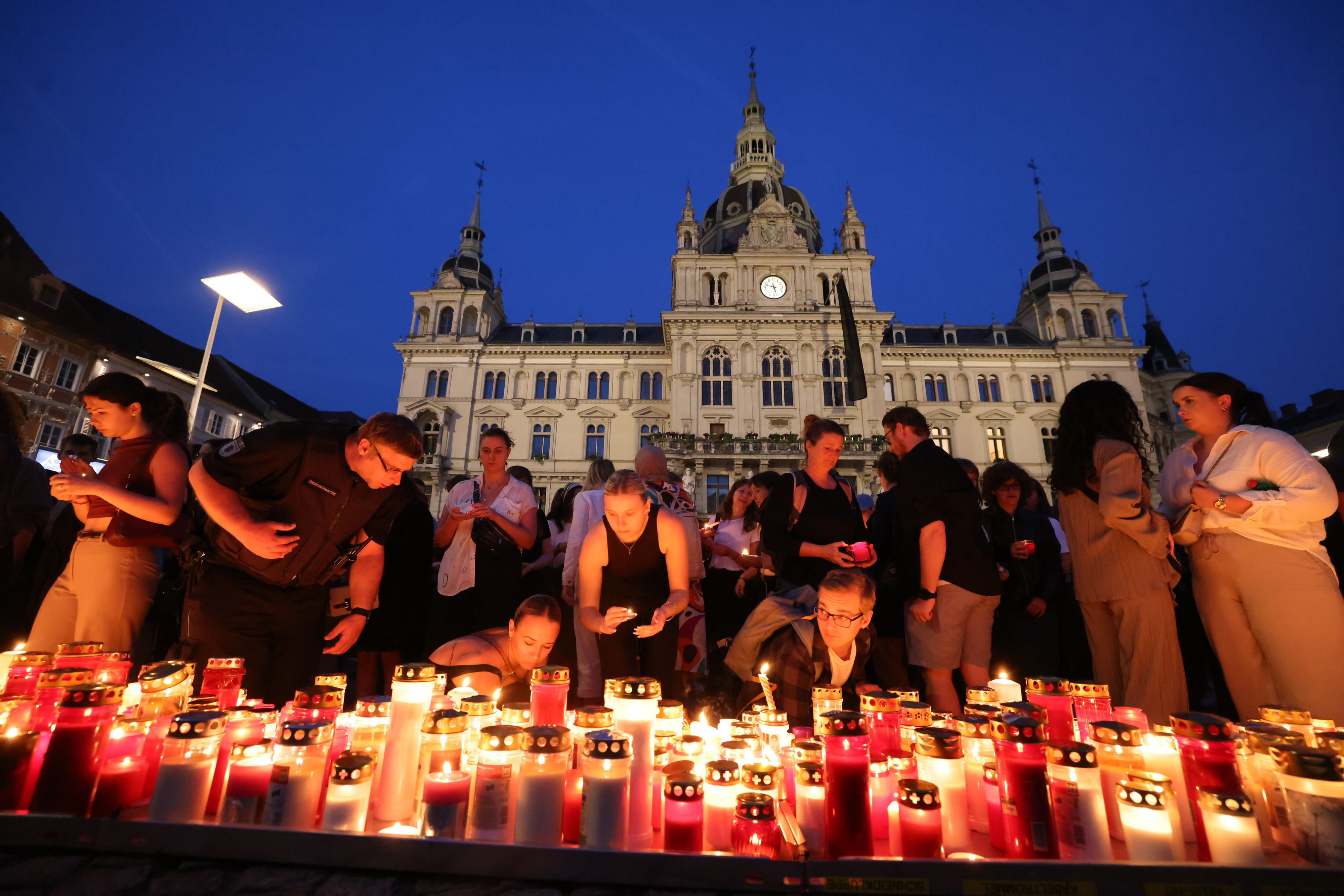 Wurde die Trauer nach der schreckliche Tat von Kriminellen ausgenutzt? Das wird jetzt ermittelt.