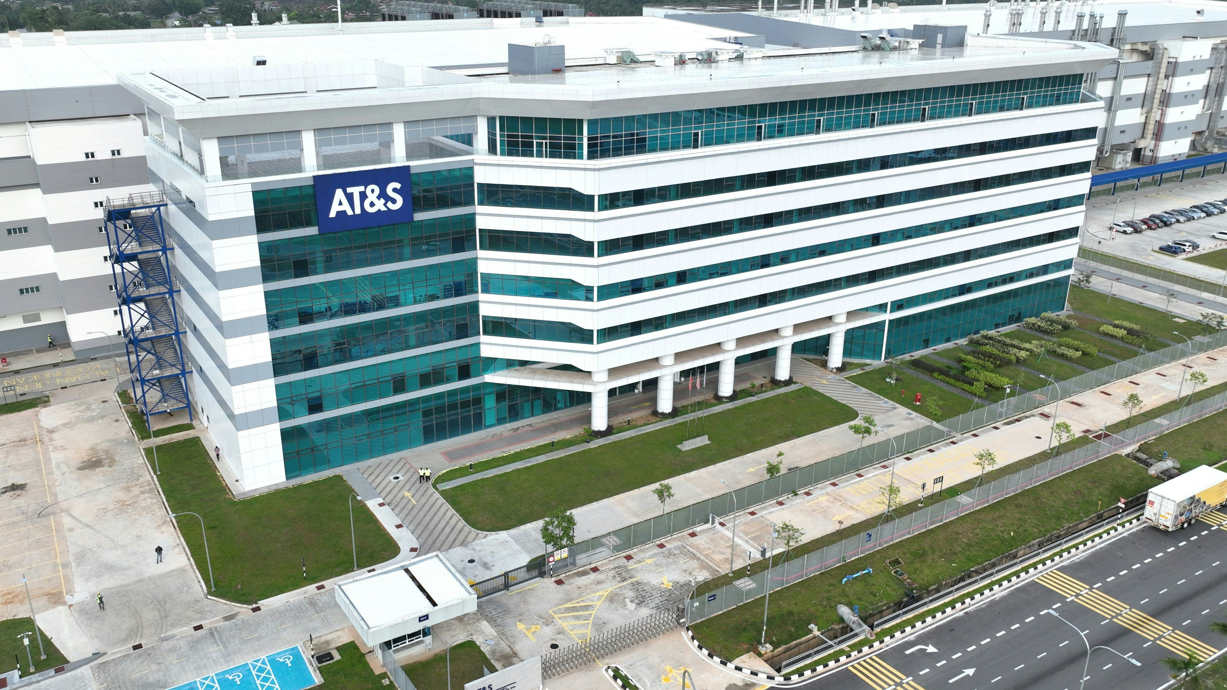 Büro- und Verwaltungsgebäude von AT&S Malaysia im Vordergrund, das Substratwerk im Hintergrund.