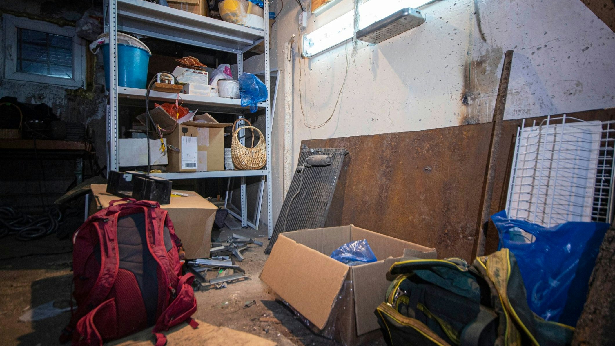 Nach Umsiedelung hinterlässt Flüchtlingsfamilie völlig verdreckten Keller. 