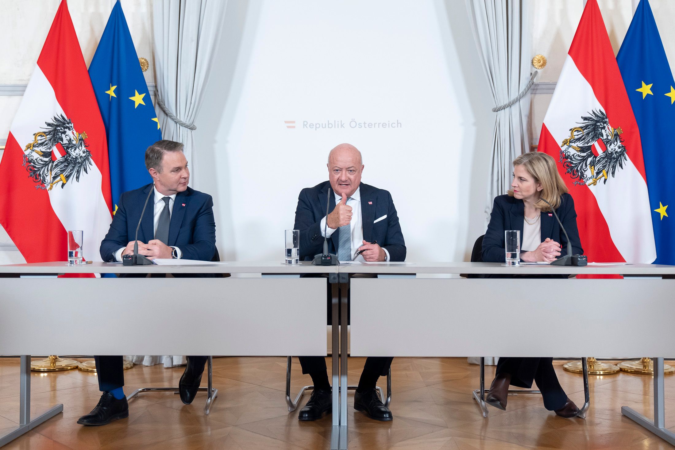 Die Bundesregierung ist 100 Tage im Amt.