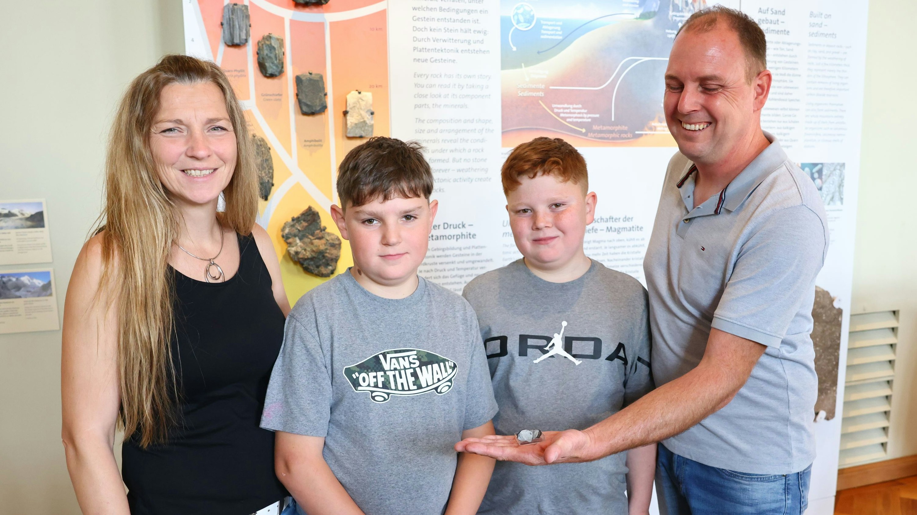 Heute.at - Meteorit fiel auf Dach – nun ist er für alle zu sehen