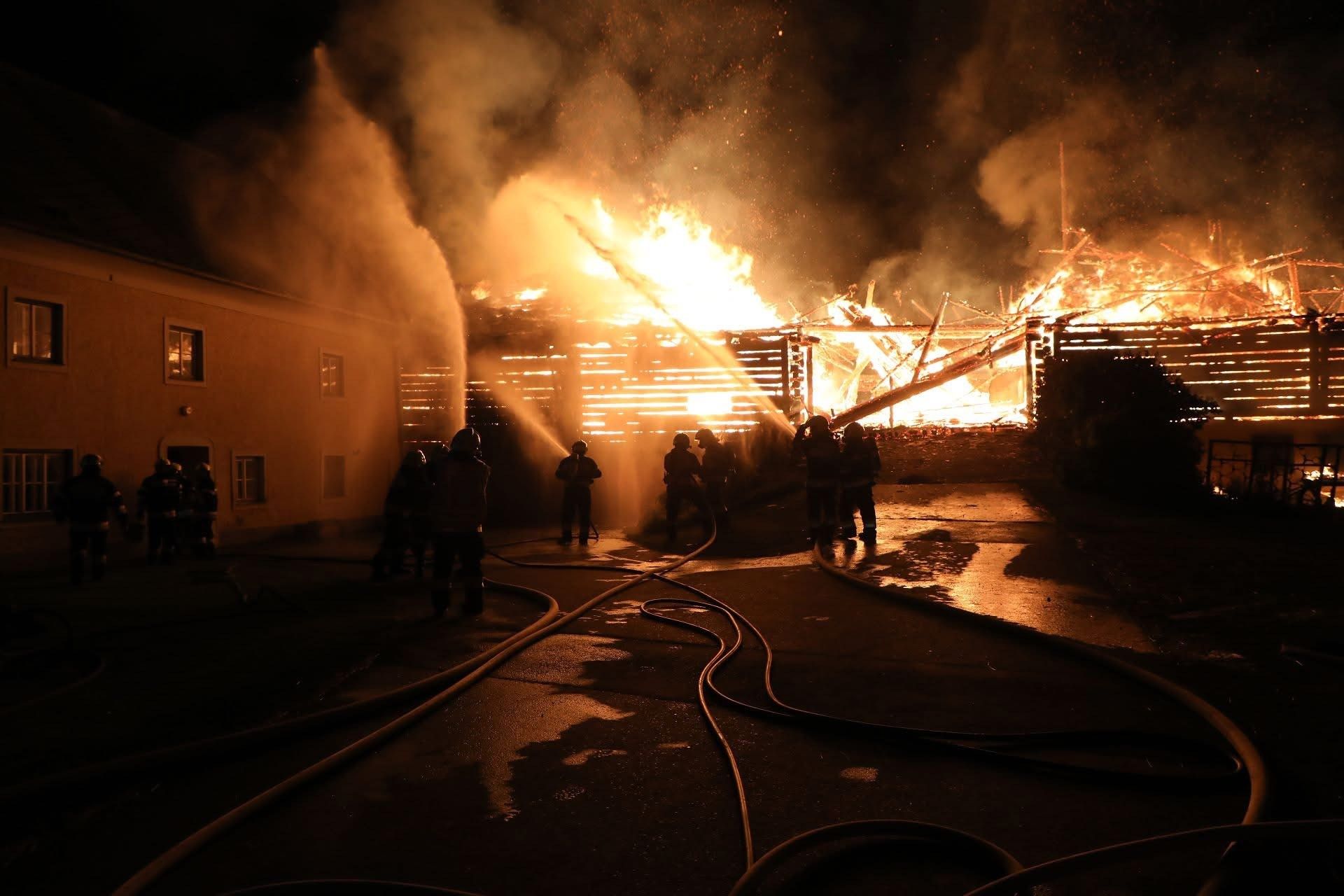 Insgesamt 148 Feuerwehrleute standen im Einsatz.