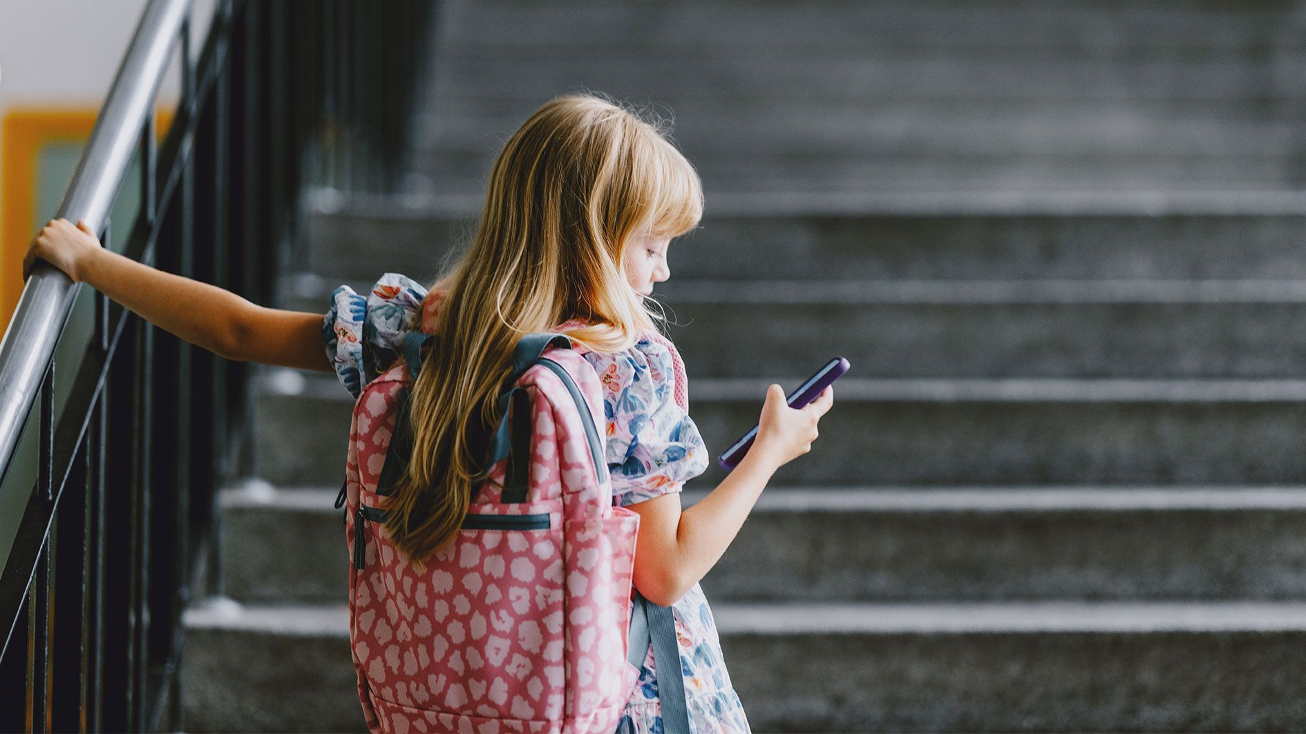 Durch konstante Bildschirmzeit könnte die mentale Gesundheit junger Kinder darunter leiden.