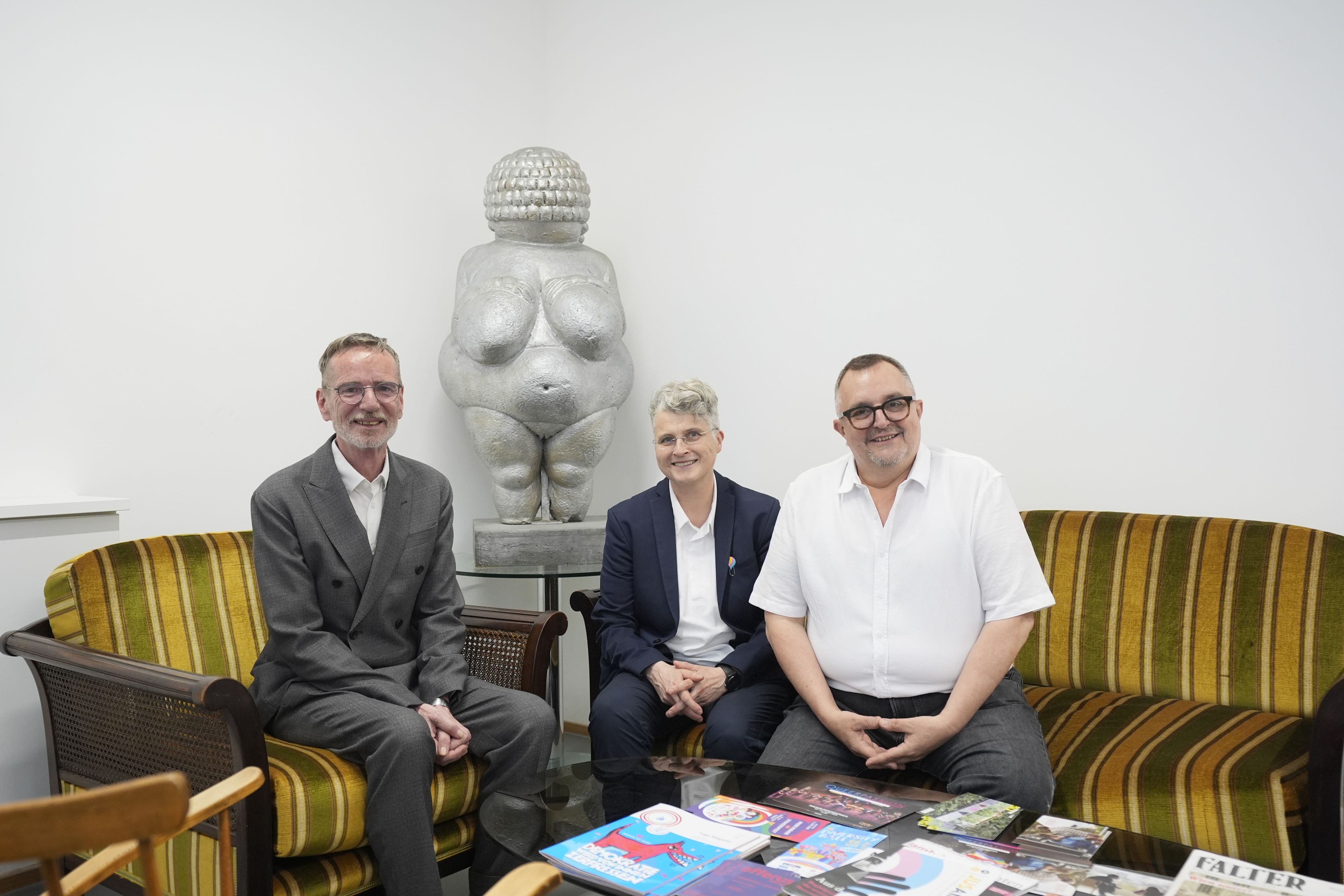 Hannes Sulzenbacher, Harriet Leischko und Andreas Brunner (v.l.) eröffneten das QWien.
