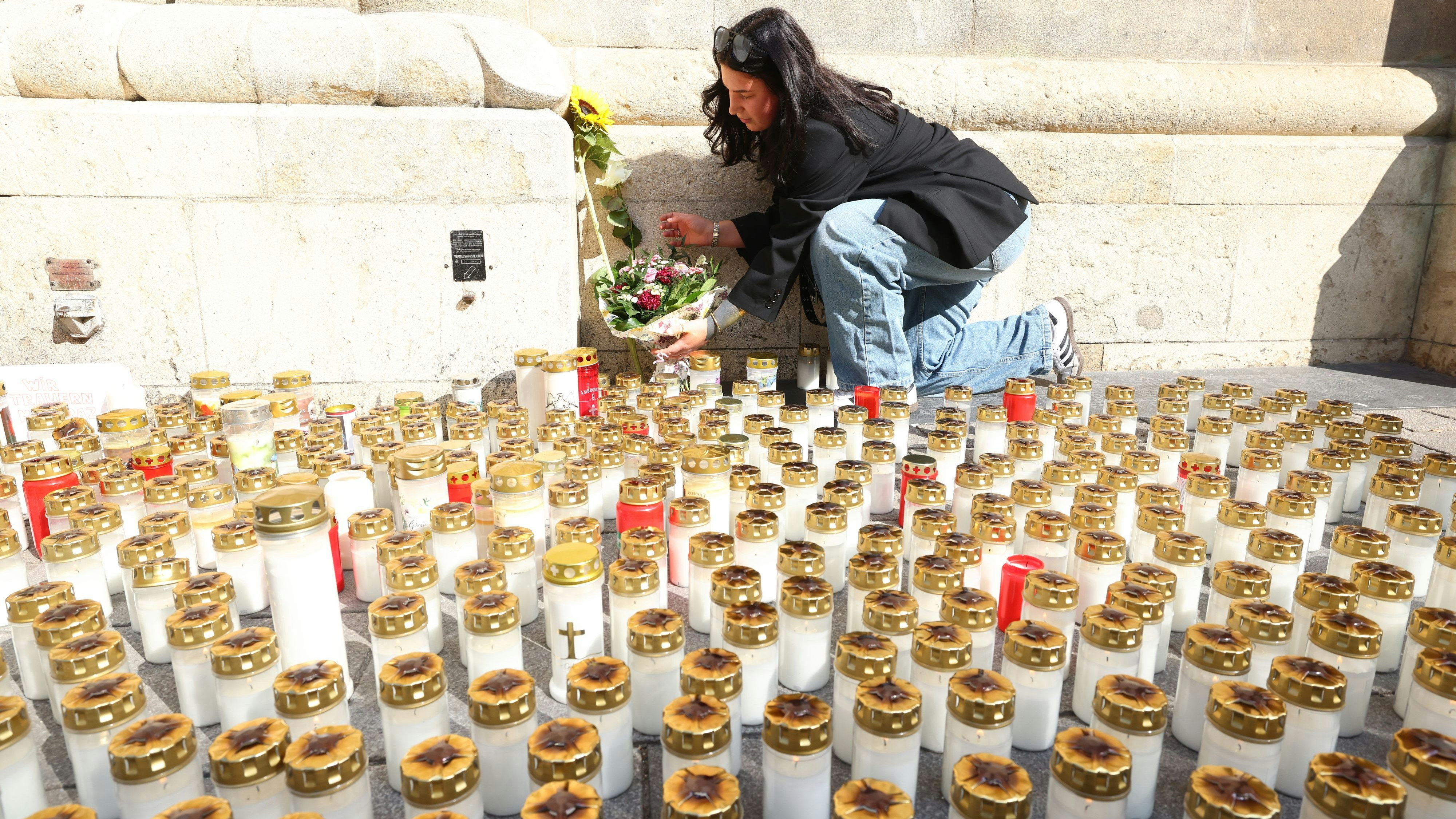 Heute.at - Tausende Kerzen für Graz – Gedenken am Stephansplatz