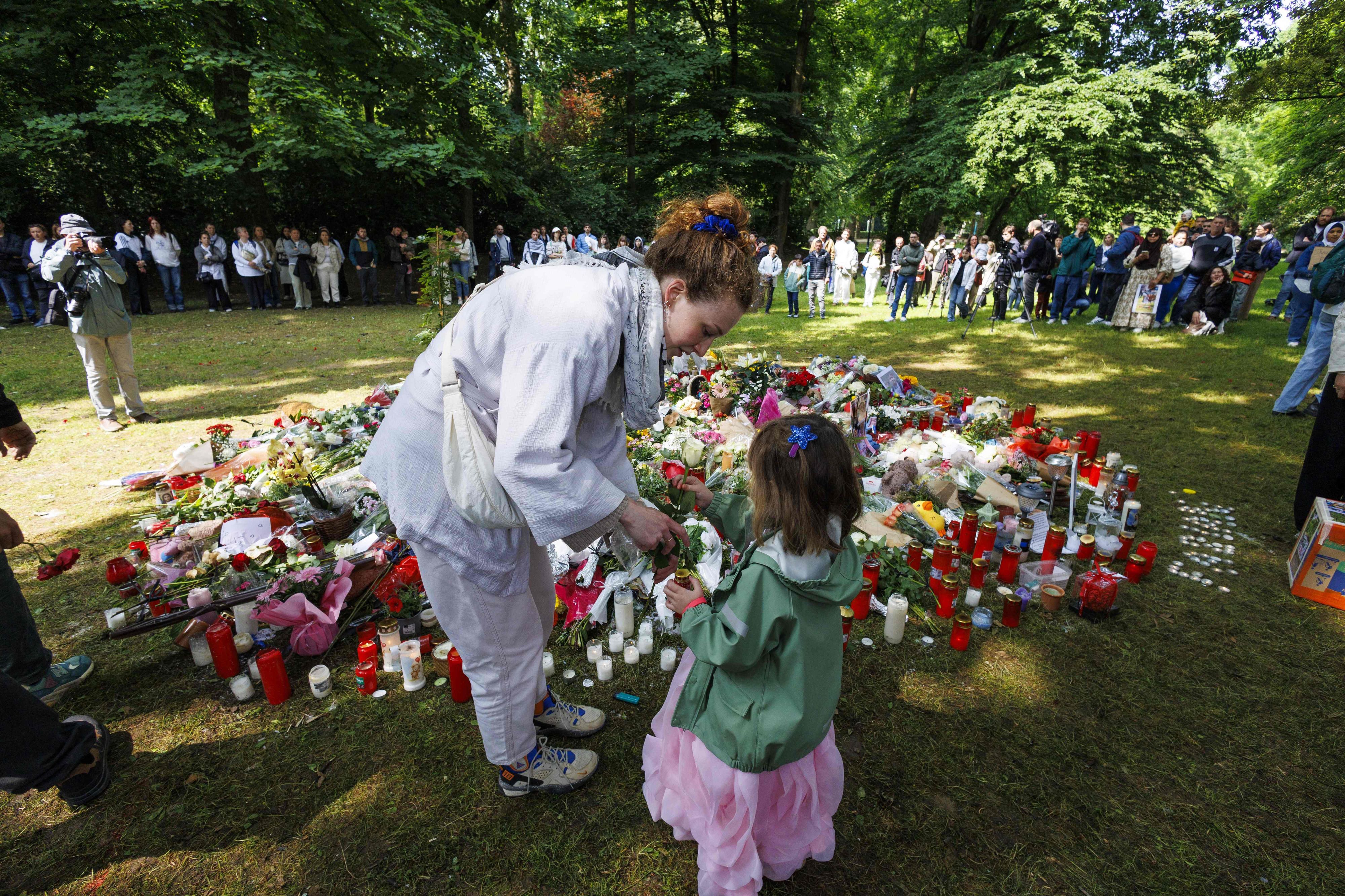 Viele Menschen trauern im Elisabethpark um den Buben.