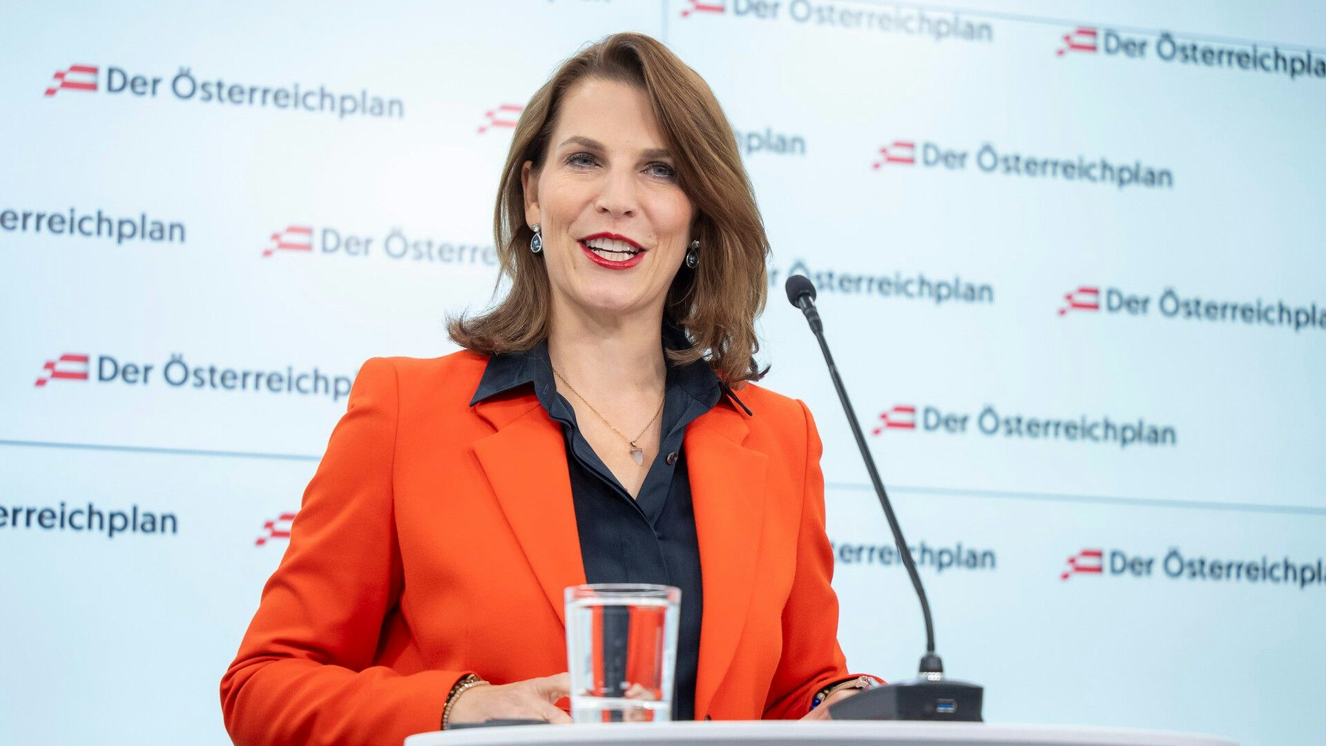 Heute.at - Wegen Amok: Edtstadler-Wahl in Salzburg wird verschoben