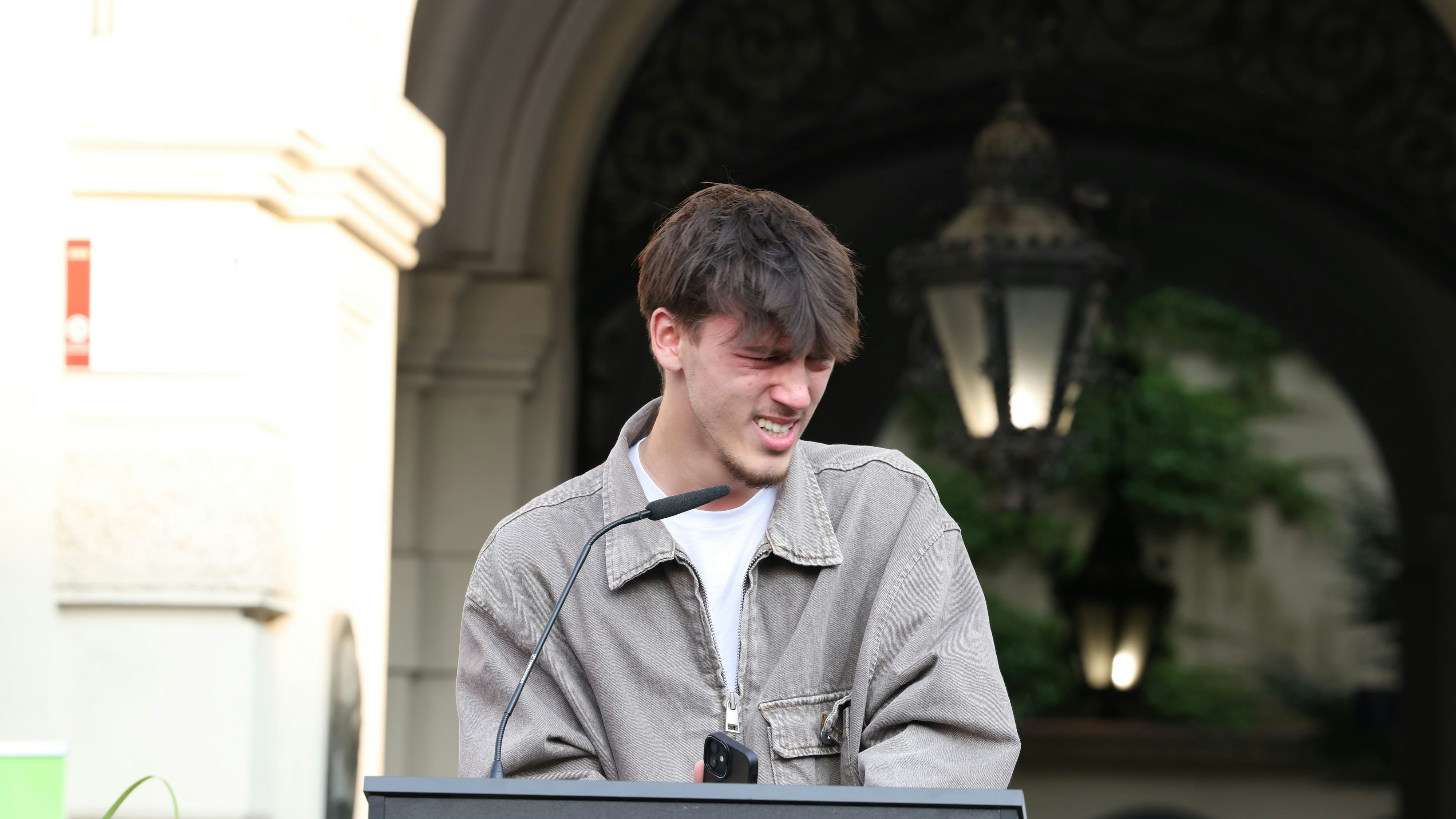 Heute.at - Bruder trauert in Gänsehaut-Rede um Hanna (15)