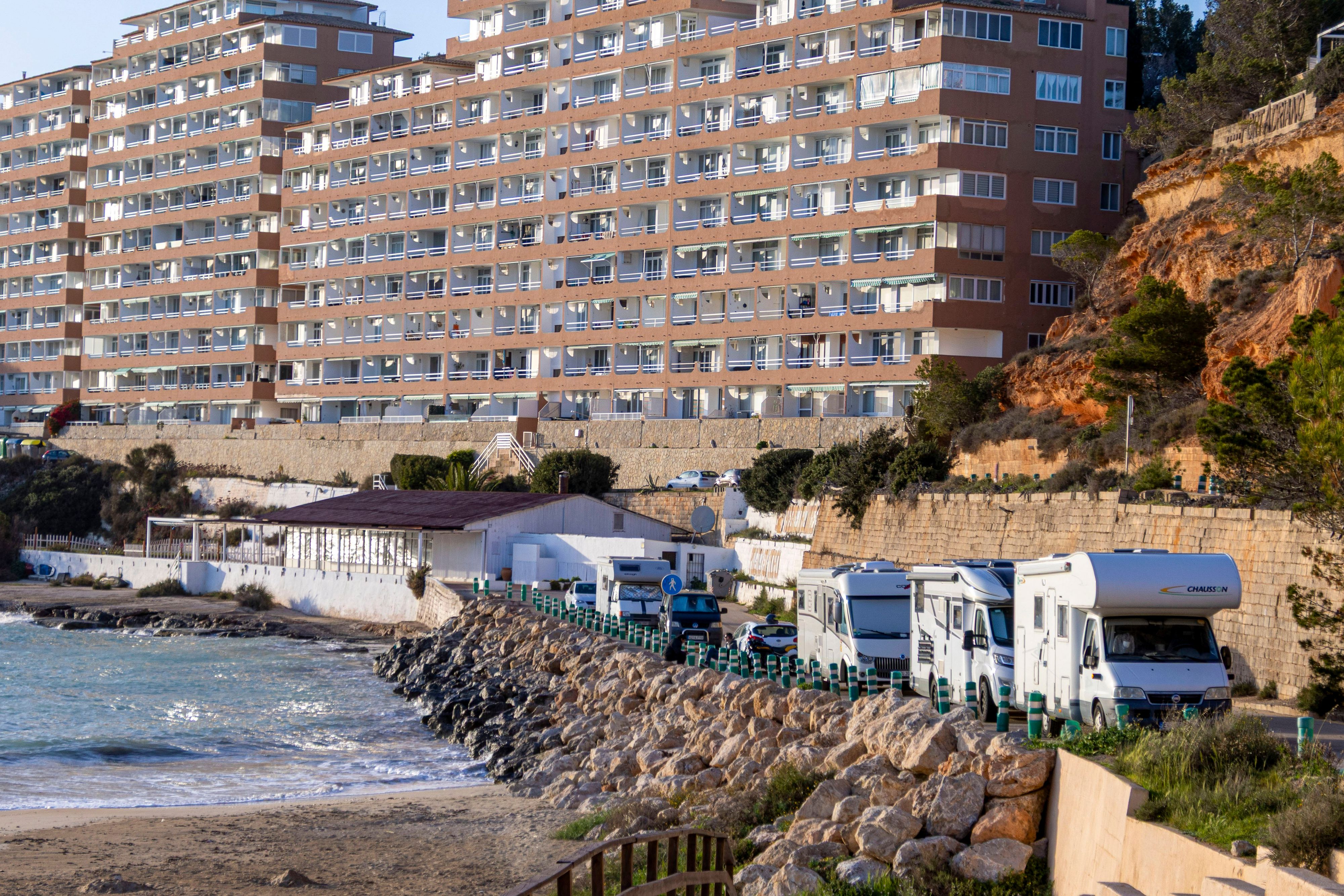 Nicht nur Touristen: In immer mehr Wohnwägen auf Mallorca leben Einheimische, die sich keine Wohnung mehr leisten können