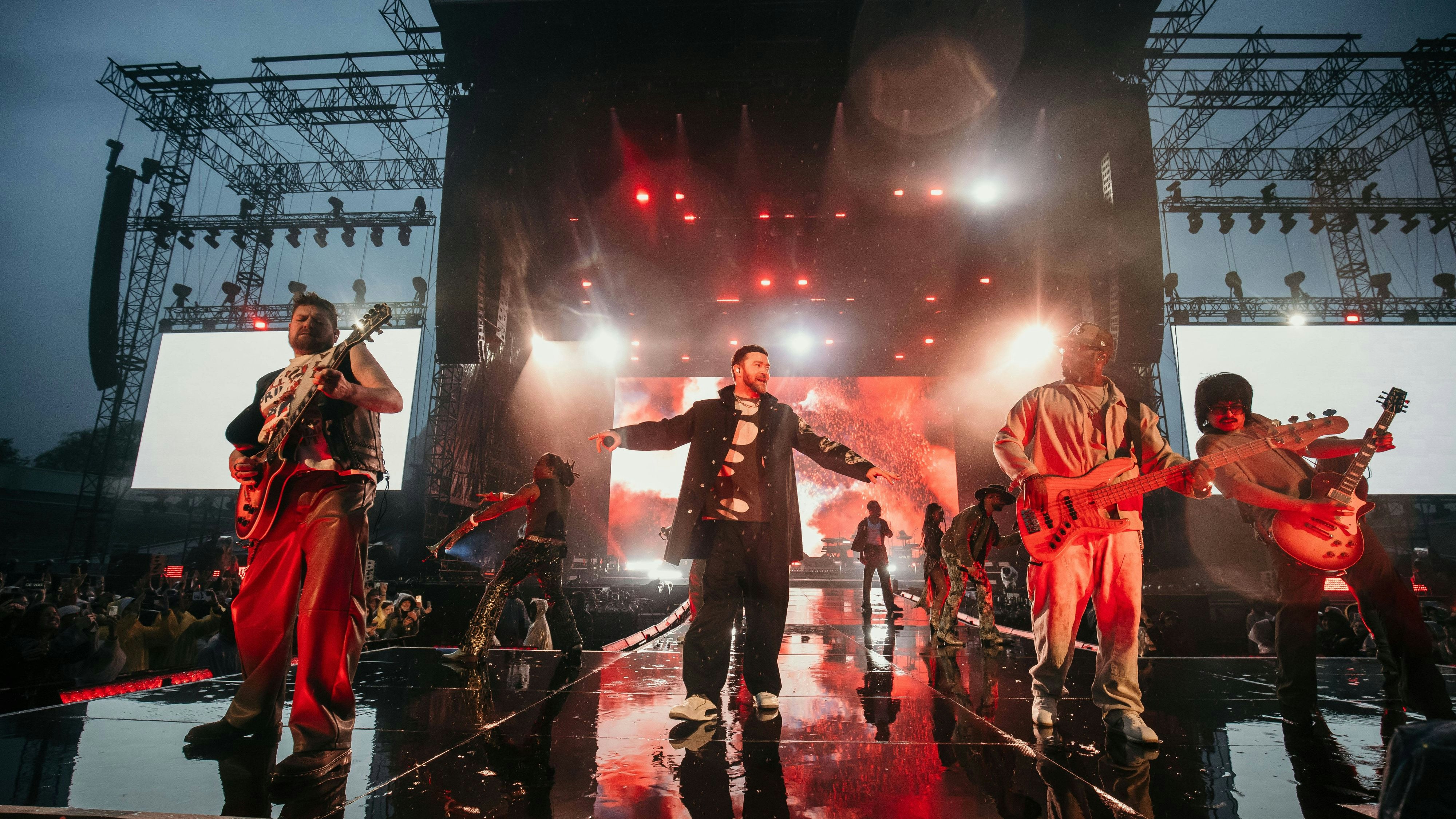 09.06.2025, Tallinn. US singer-songwriter Justin Timberlake gave a spectacular concert at the Tallinn Song Festival Grounds, defying the rain to wow Estonian crowd. Photo: Dmitri Kotjuh / Järva Teataja Tallinn Harjumaa Estonia 2DK09JUN25C122 PUBLICATIONxNOTxINxESTxLATxLTUxFIN Copyright: xDmitrixKotjuhx Justin Timberlake on stage