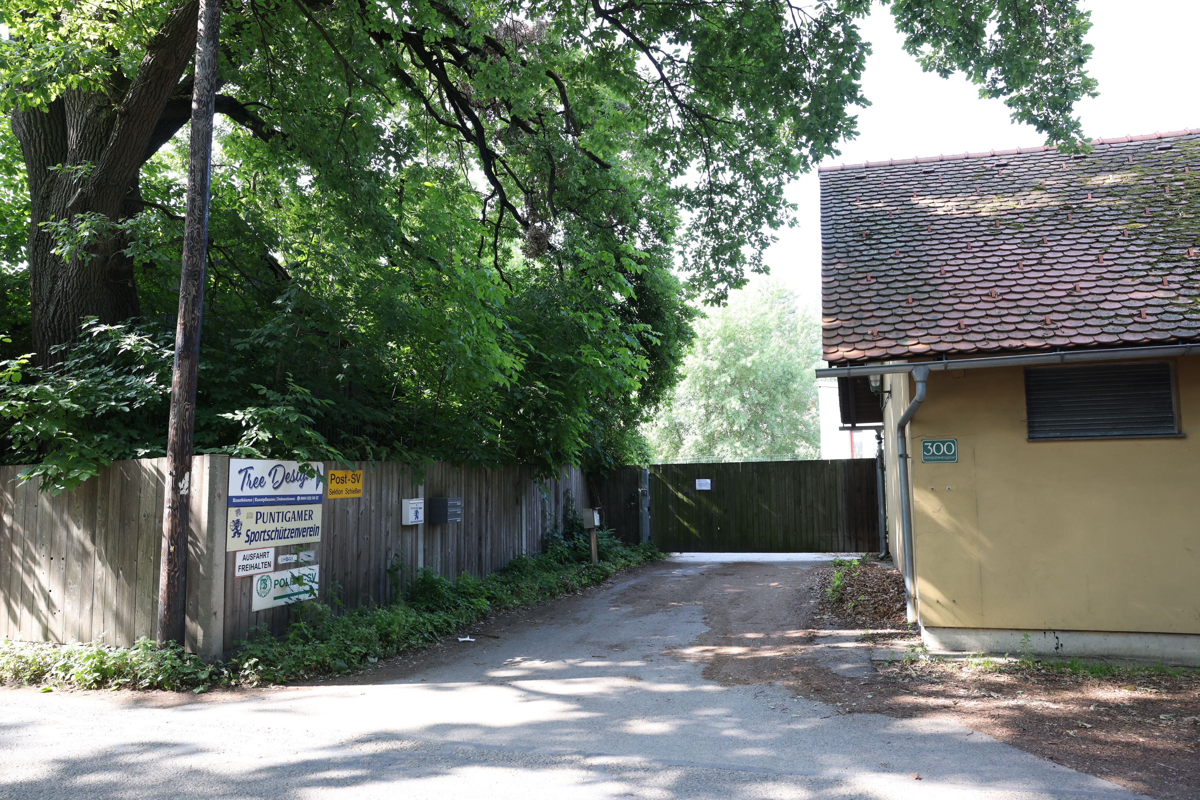 Hinter diesem Tor haben drei Schützenvereine in Graz ihre Schießplätze.