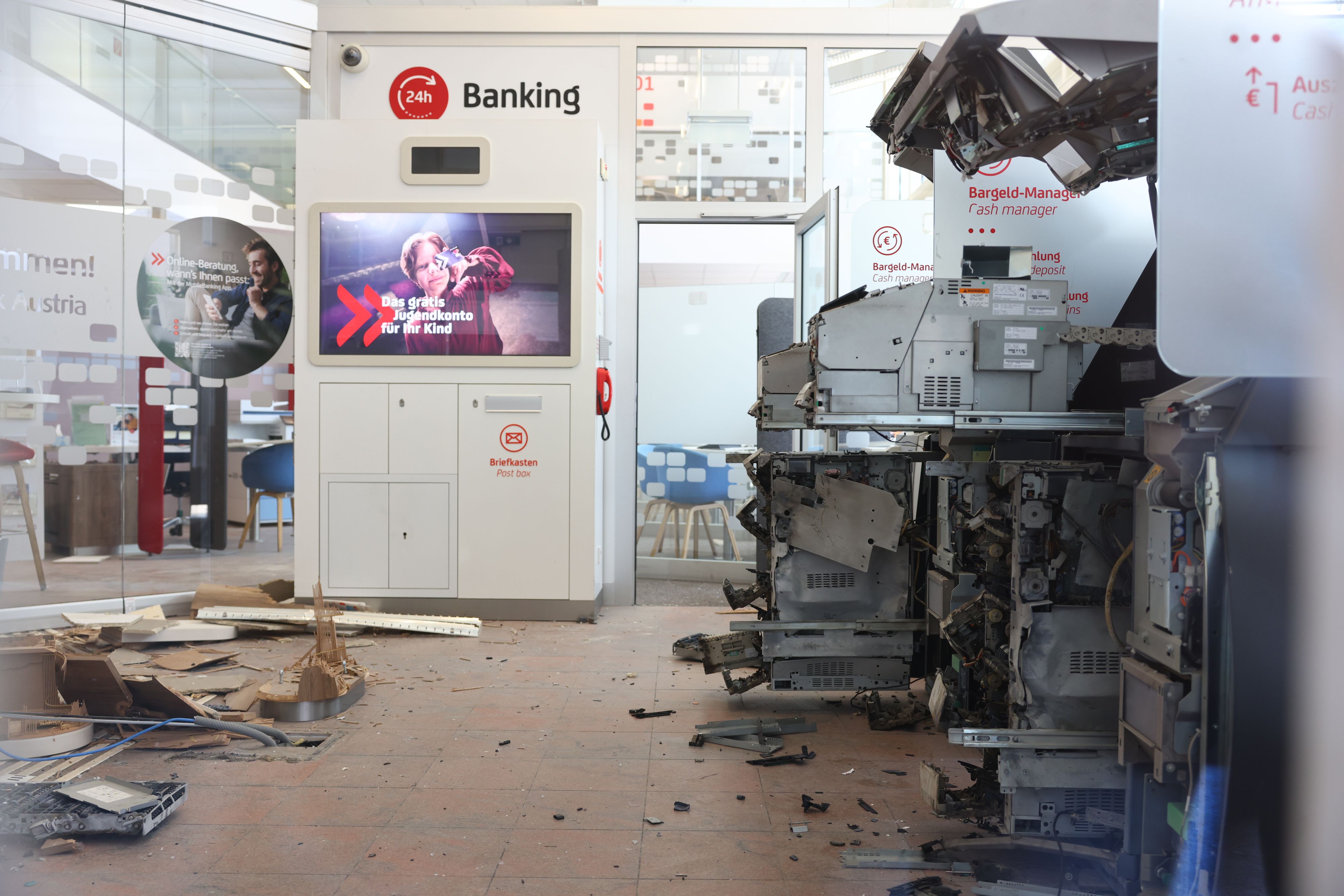 Die Täter sorgten für erhebliches Chaos im Foyer