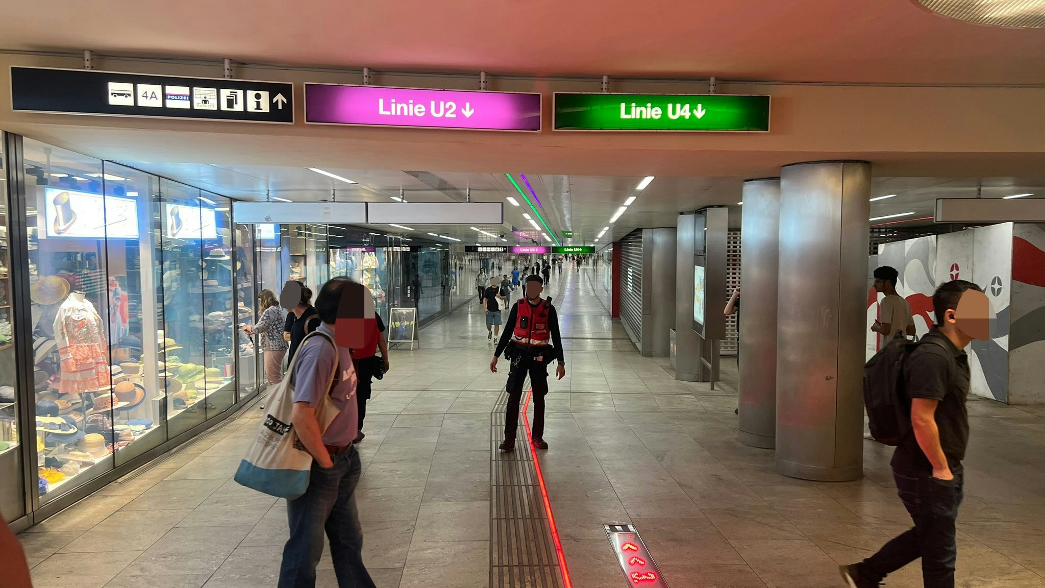 Fahrgäste mussten die Öffi-Station am Karlsplatz verlassen.