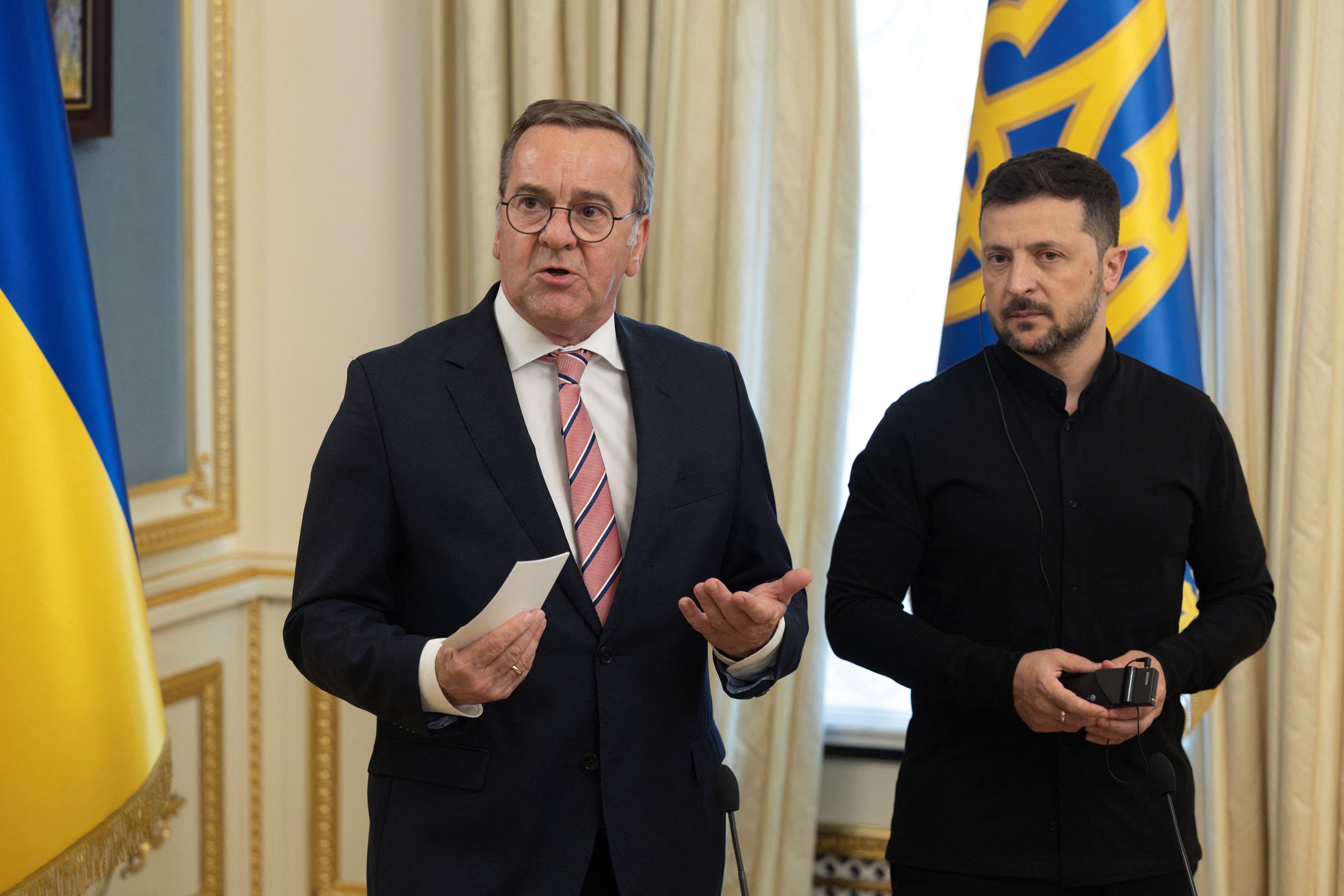 Der deutsche Verteidigungsminister Boris Pistorius stellte dem ukrainischen Präsidenten Wolodymyr Selenskyj finanzielle Hilfen in Aussicht.