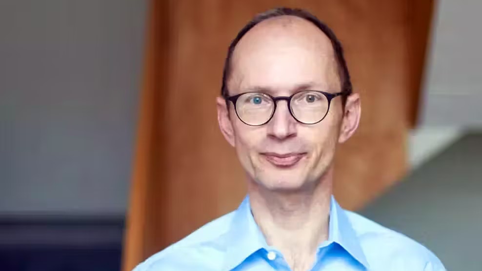 LerneKI-Jurymitglied Primo Amrein: Der AI National Skills Director Switzerland bei Microsoft freut sich, dass KI nicht nur kreativ, sondern auch zum Nutzen der Gesellschaft eingesetzt wird.