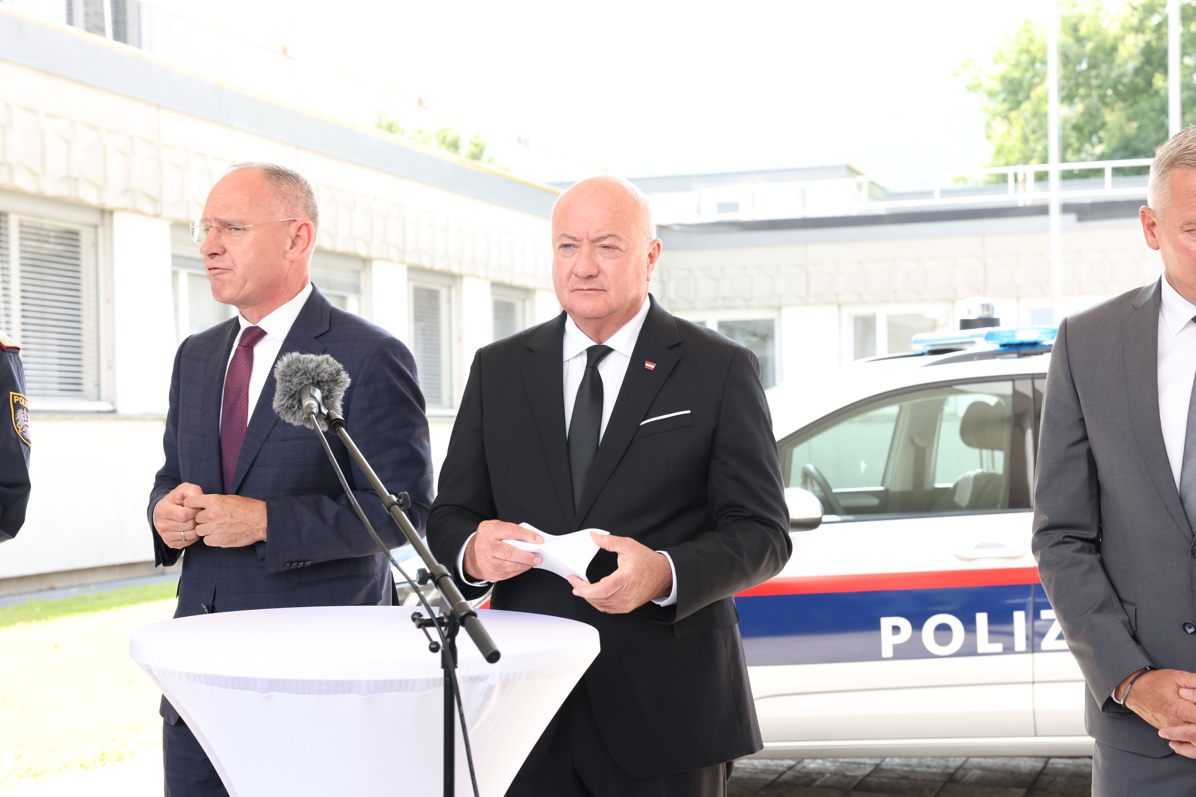 Reagieren nach Graz-Amok: Kanzler Stocker (VP), Innenminister Karner