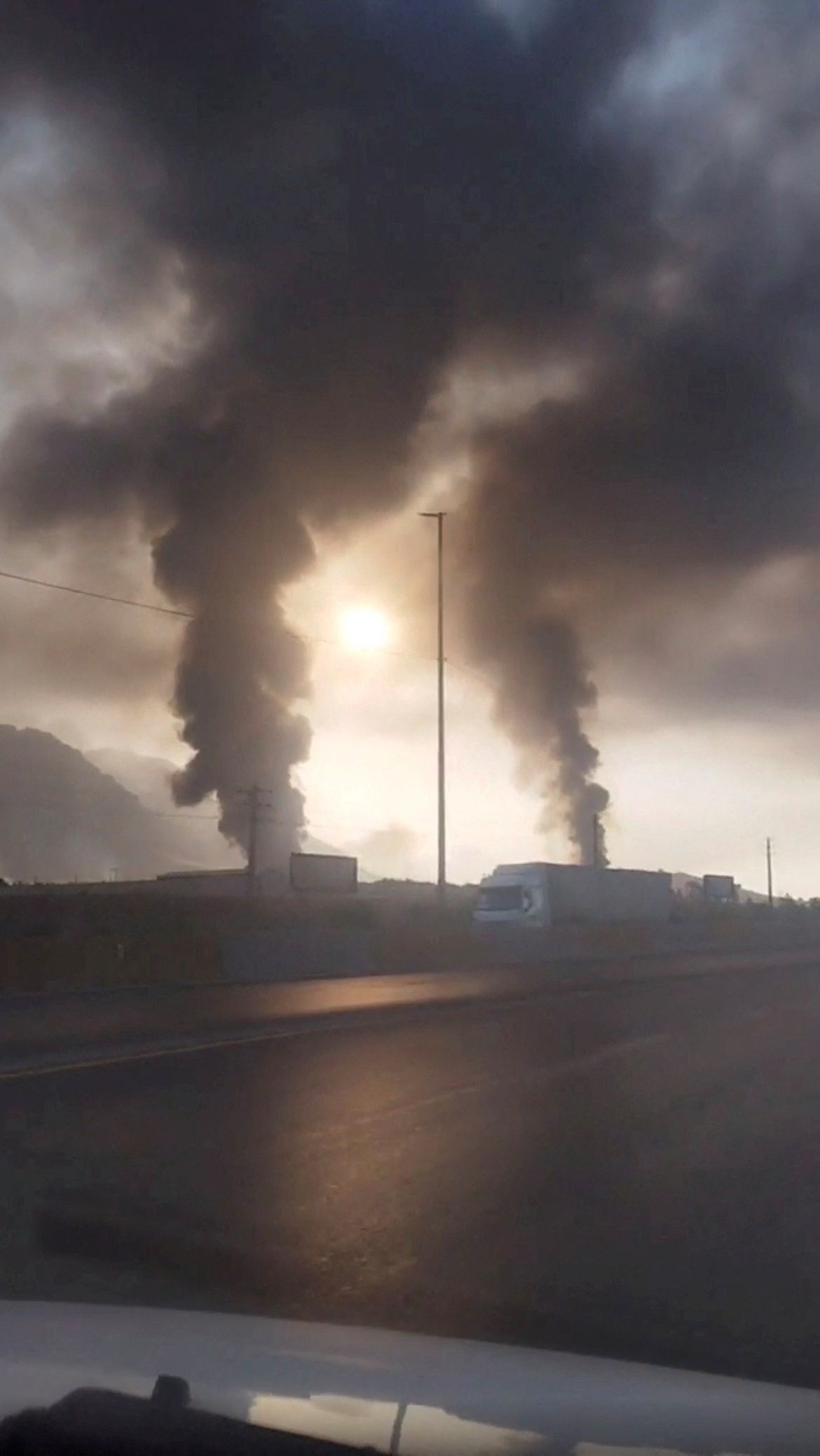 Israel hat gezielt iranische Atomanlagen angegriffen, worauf Iran mit Drohnen- und Raketenangriffen auf Israel reagierte.