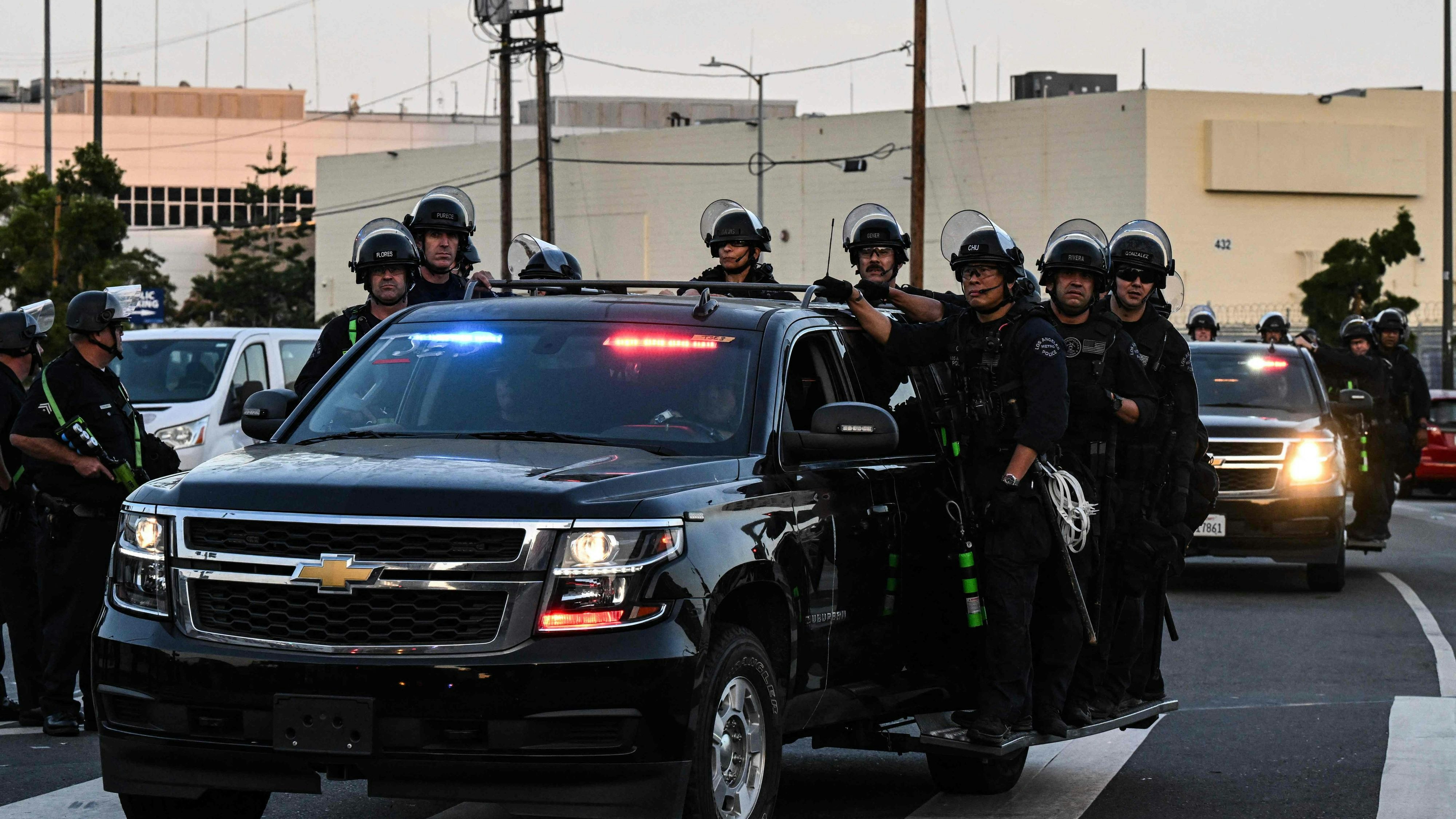 Heute.at - Proteste in Los Angeles – Trump entsendet 700 Marines