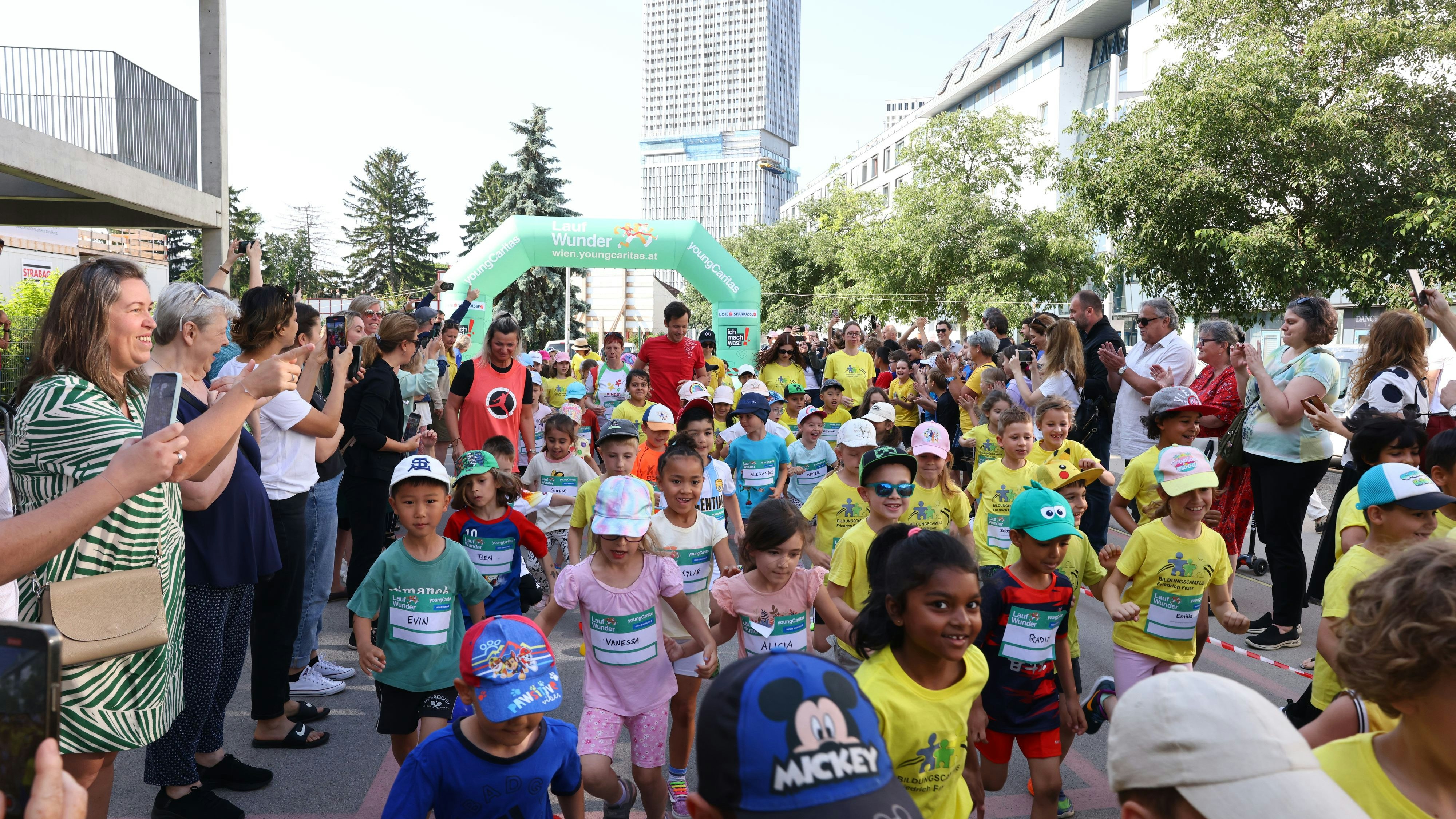 Heute.at - Caritas LaufWunder – 500 Kids laufen für Bedürftige