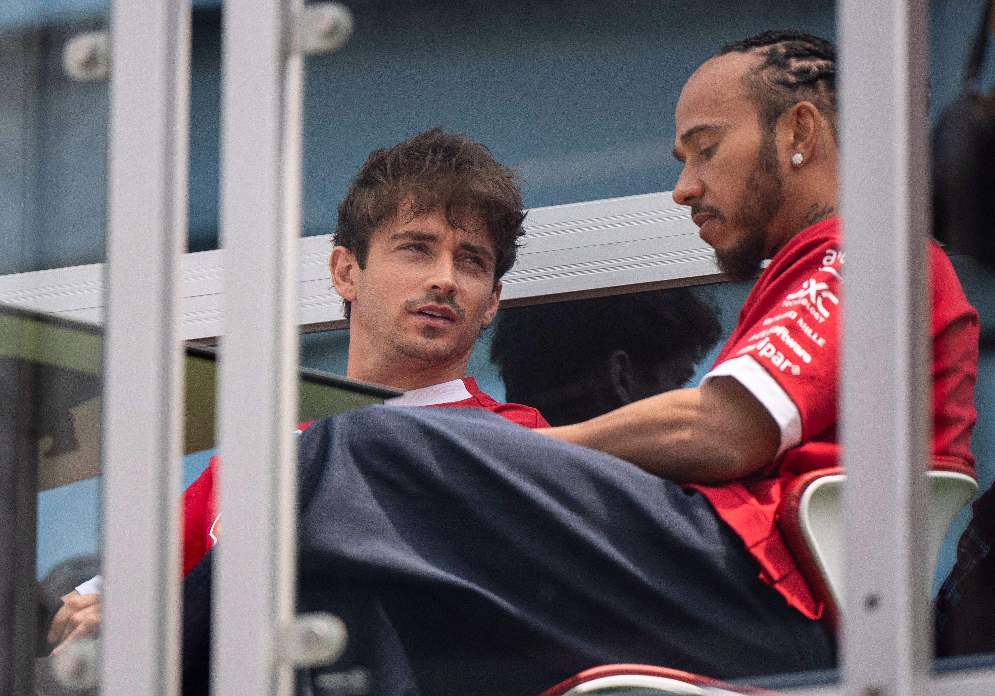 Die Ferrari-Stars Charles Leclerc und Lewis Hamilton melden sich zu Wort. 