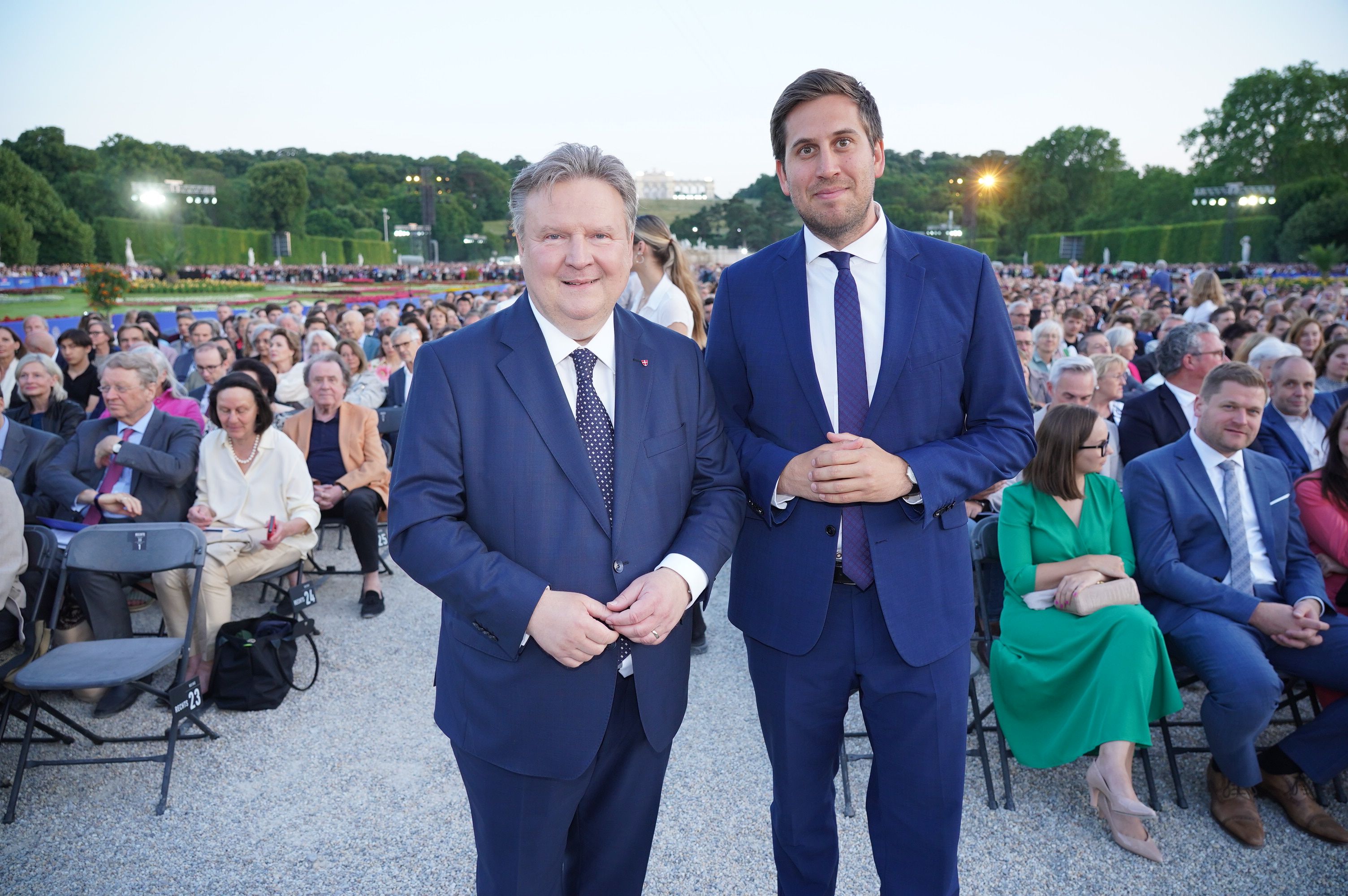 Bürgermeister Michael Ludwig und Staatssekretär Alexander Pröll verbrachten den Abend beim Sommernachtskonzert in Schönbrunn.