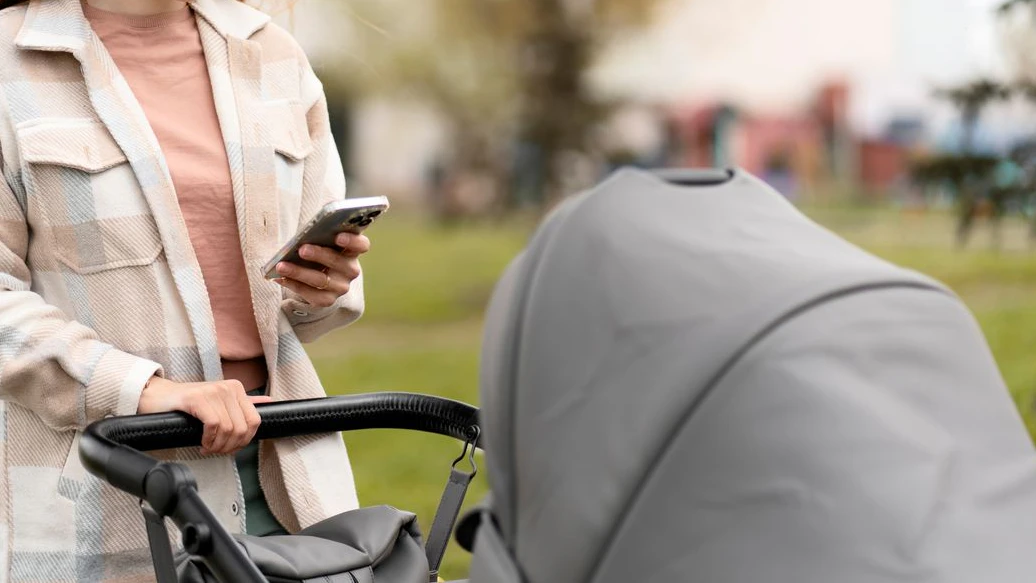 Heute.at - Mutter und Kinderwagen werden auf Schutzweg erfasst