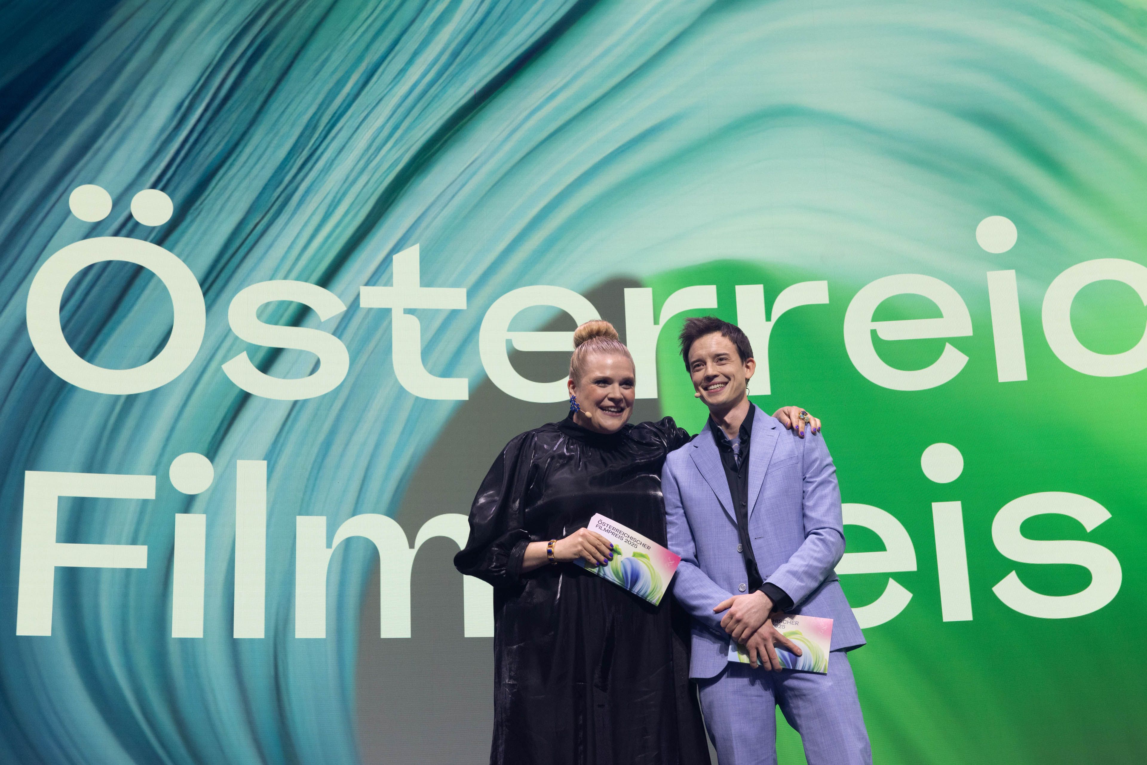 Stefanie Reinsprenger und Philipp Hansa moderierten charmant durch den Abend. 